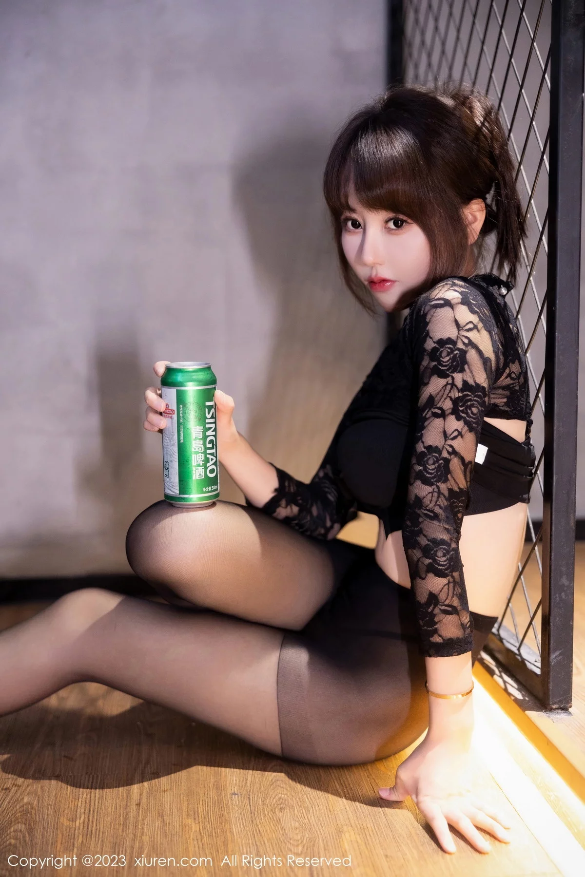 XiuRen第7751期_新人模特韩系学妹黑色网纹上衣露轻透内衣配超薄黑丝魅惑写真101P