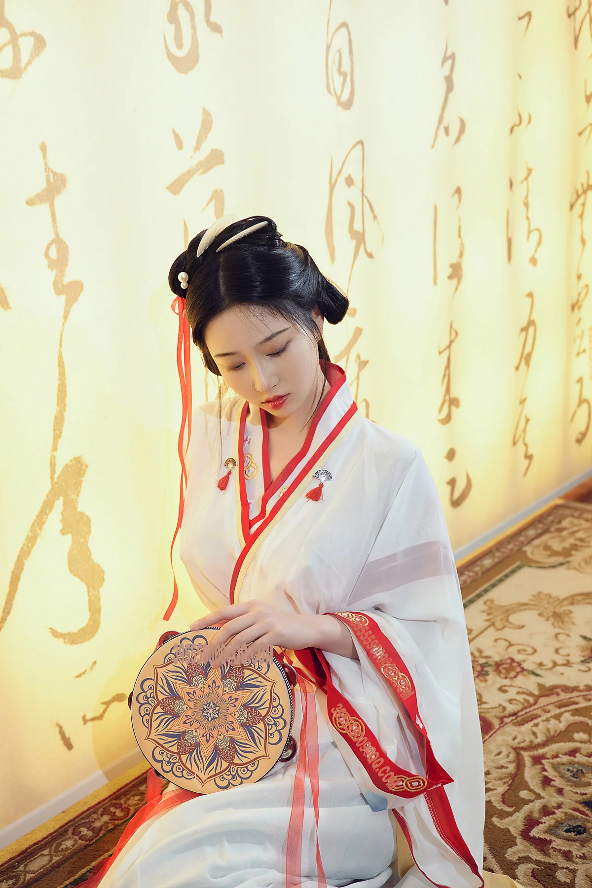 网络美女年年Nnian如梦令主题性感古典汉服长衫半脱露豪乳遮点极致诱惑写真32P