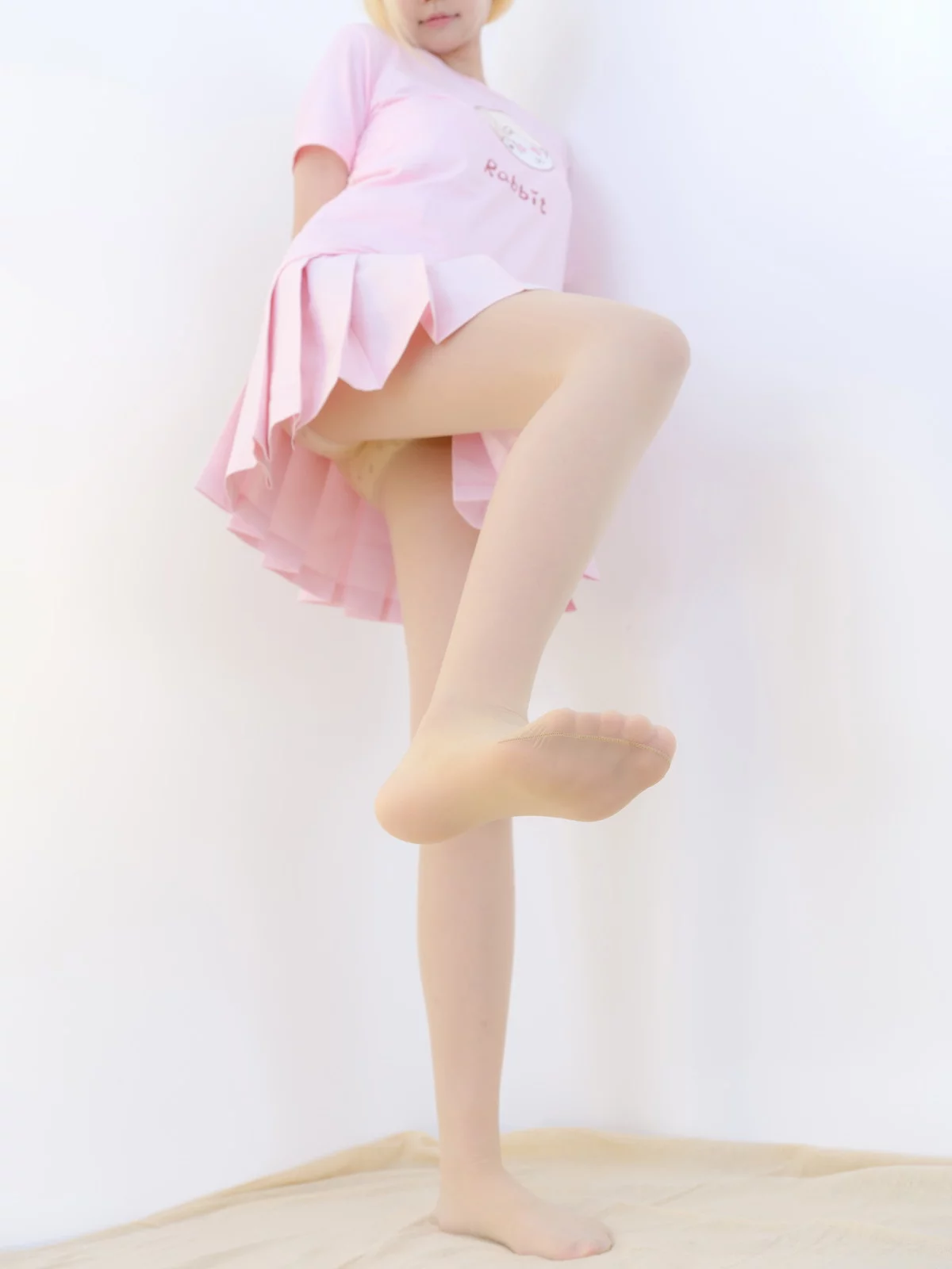 萝莉写真机构森萝财团露露子主题私房性感粉色JK制服配超薄肉丝秀美腿诱惑写真100P