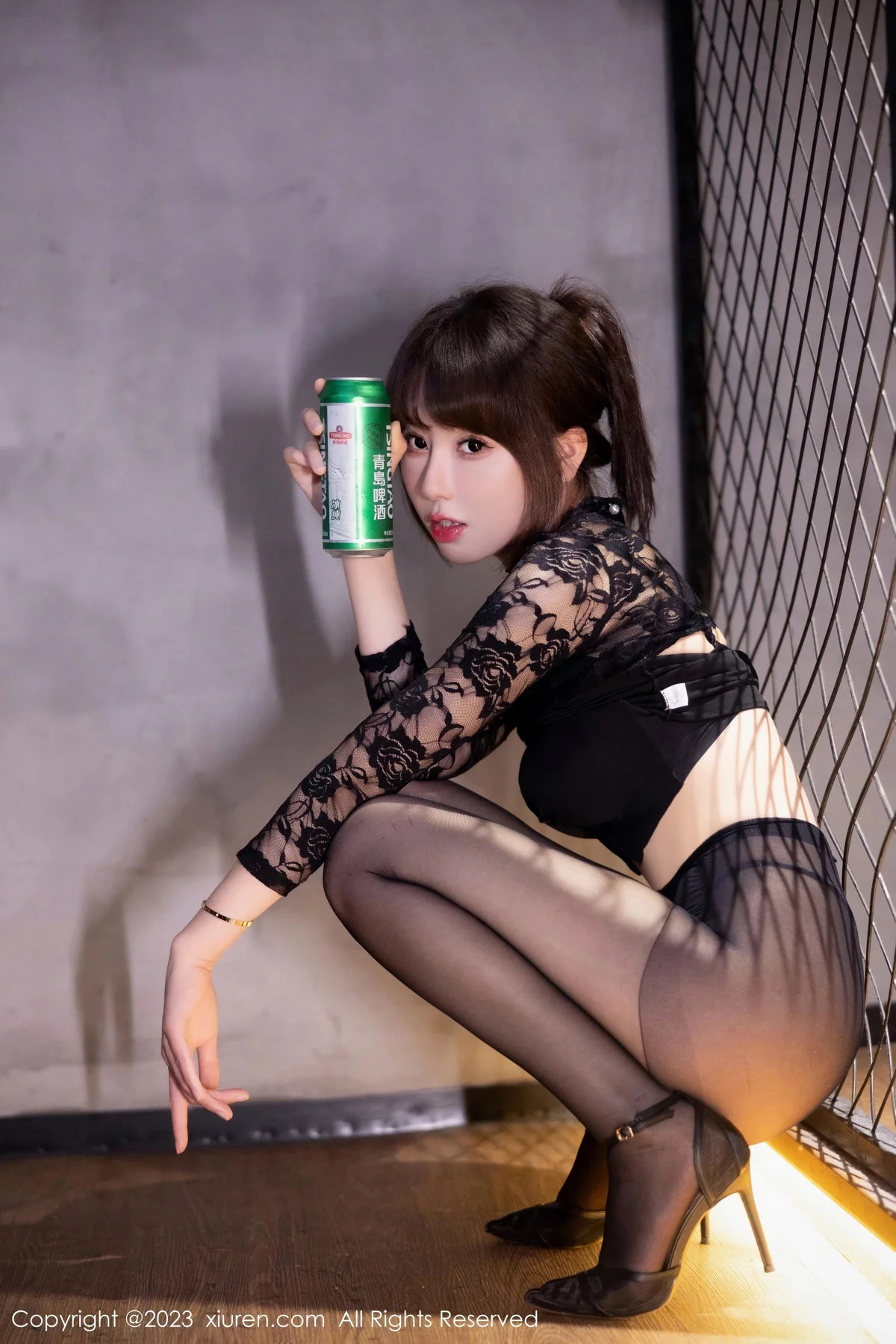 XiuRen第7751期_新人模特韩系学妹黑色网纹上衣露轻透内衣配超薄黑丝魅惑写真101P