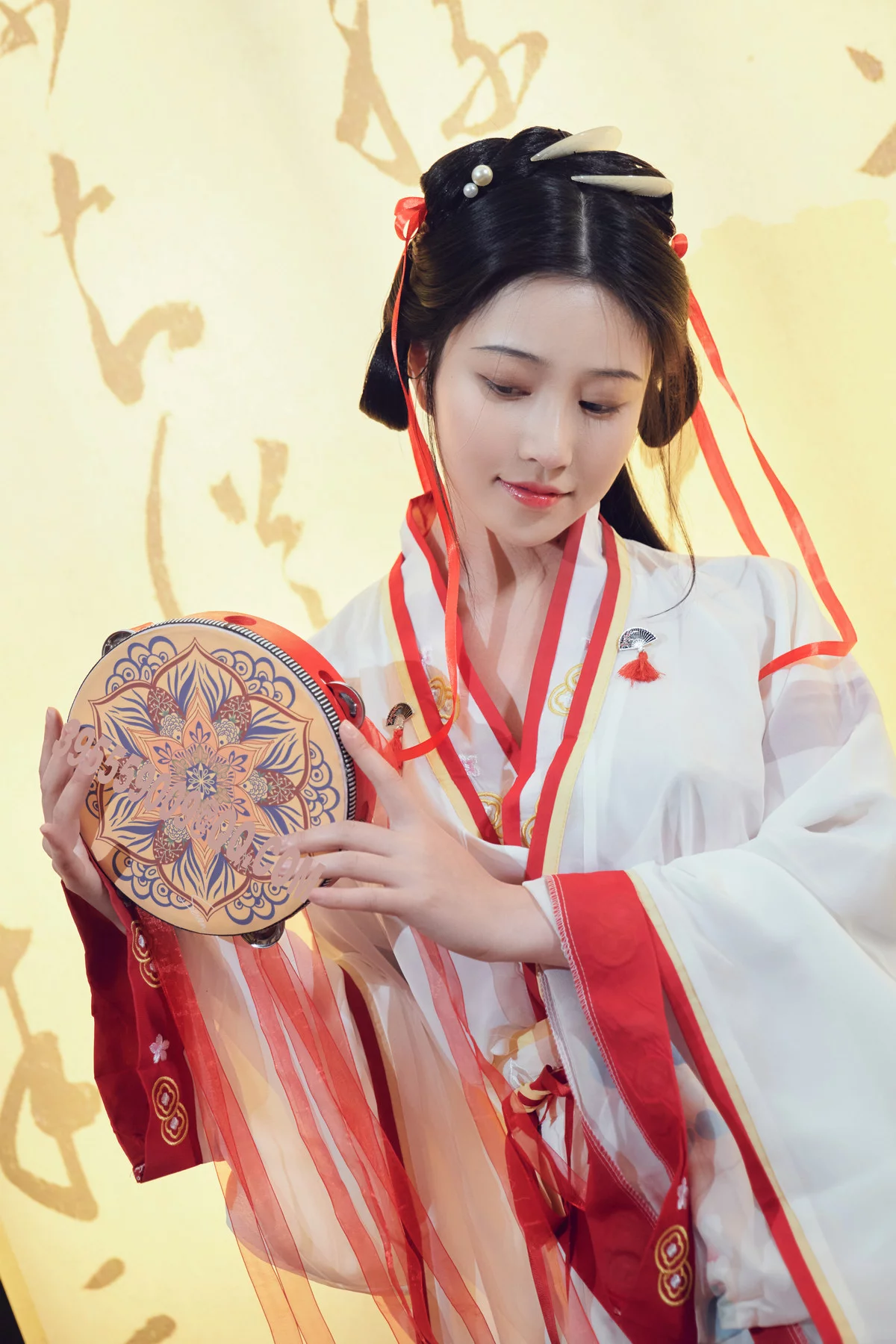 网络美女年年Nnian如梦令主题性感古典汉服长衫半脱露豪乳遮点极致诱惑写真32P