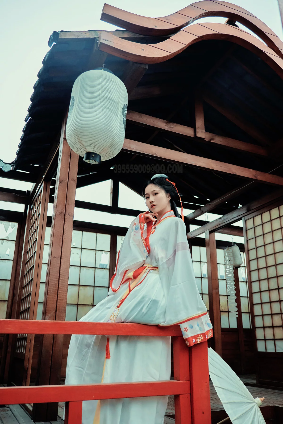 网络美女年年Nnian如梦令主题性感古典汉服长衫半脱露豪乳遮点极致诱惑写真32P