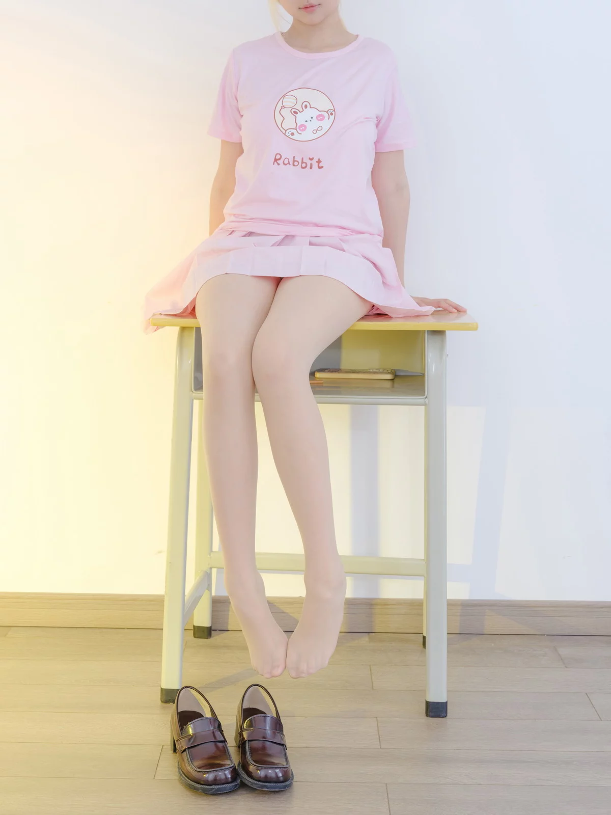 萝莉写真机构森萝财团露露子主题私房性感粉色JK制服配超薄肉丝秀美腿诱惑写真100P
