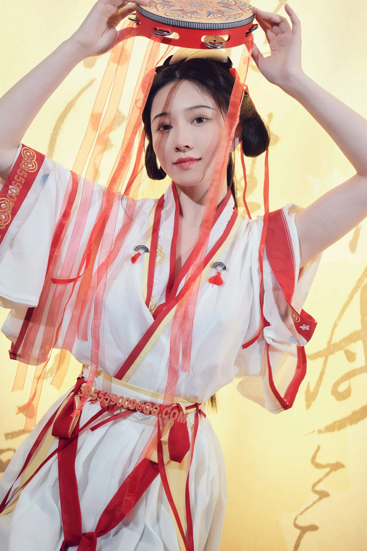 网络美女年年Nnian如梦令主题性感古典汉服长衫半脱露豪乳遮点极致诱惑写真32P