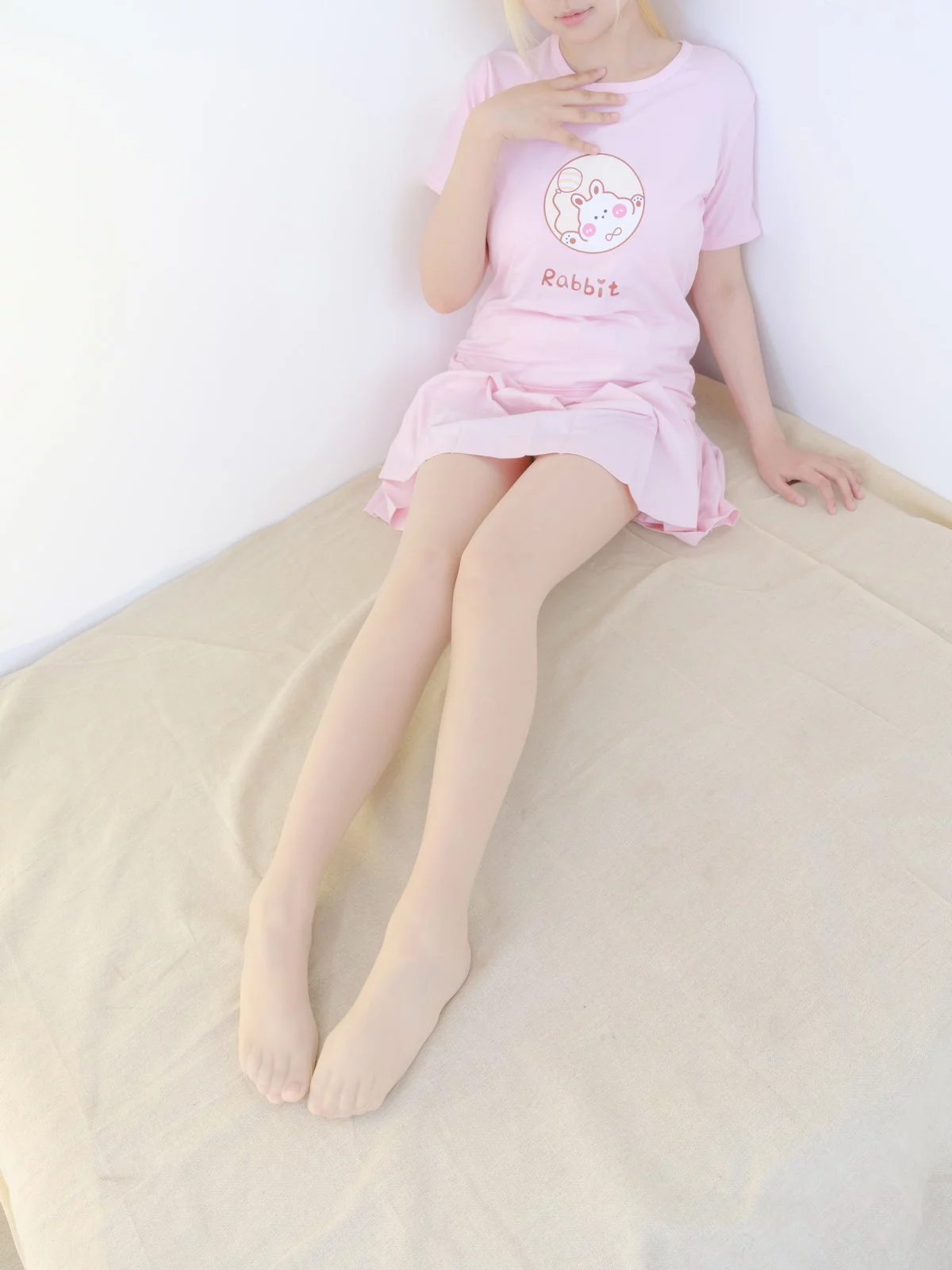 萝莉写真机构森萝财团露露子主题私房性感粉色JK制服配超薄肉丝秀美腿诱惑写真100P