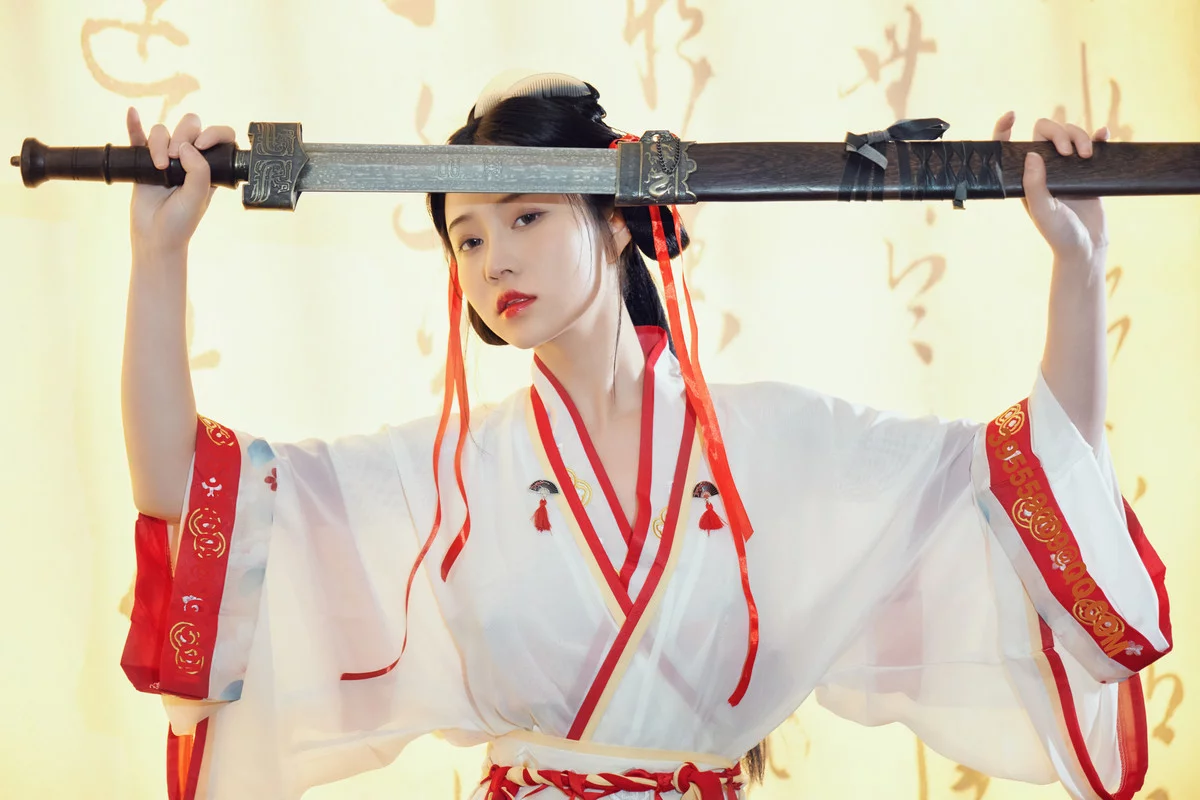 网络美女年年Nnian如梦令主题性感古典汉服长衫半脱露豪乳遮点极致诱惑写真32P