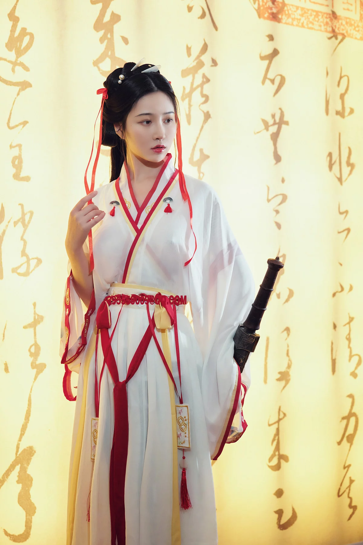 网络美女年年Nnian如梦令主题性感古典汉服长衫半脱露豪乳遮点极致诱惑写真32P