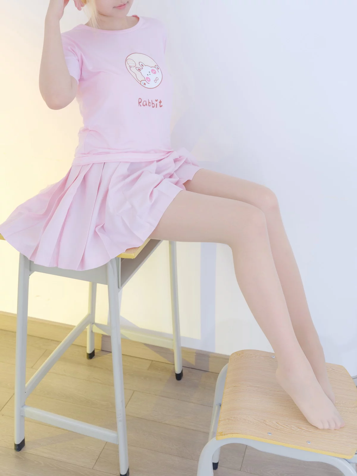 萝莉写真机构森萝财团露露子主题私房性感粉色JK制服配超薄肉丝秀美腿诱惑写真100P