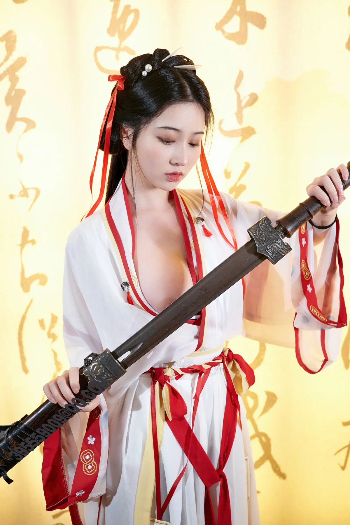 网络美女年年Nnian如梦令主题性感古典汉服长衫半脱露豪乳遮点极致诱惑写真32P