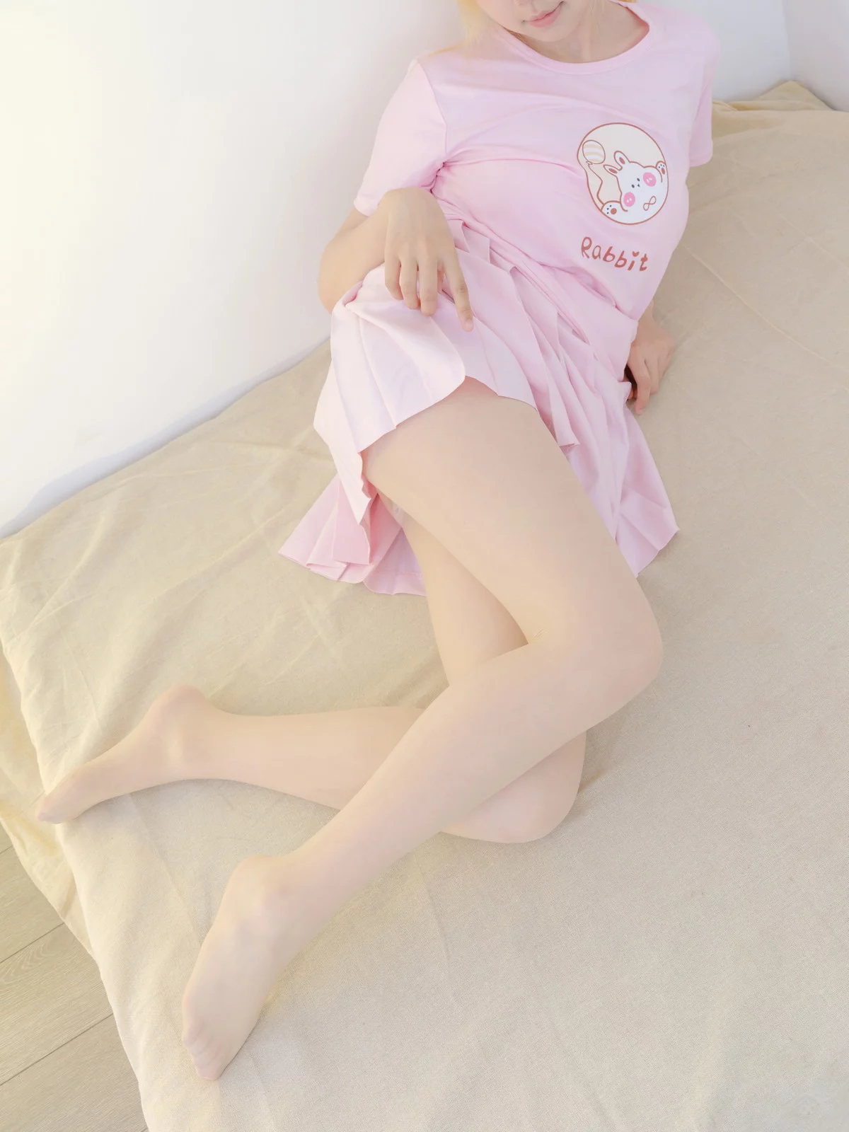 萝莉写真机构森萝财团露露子主题私房性感粉色JK制服配超薄肉丝秀美腿诱惑写真100P