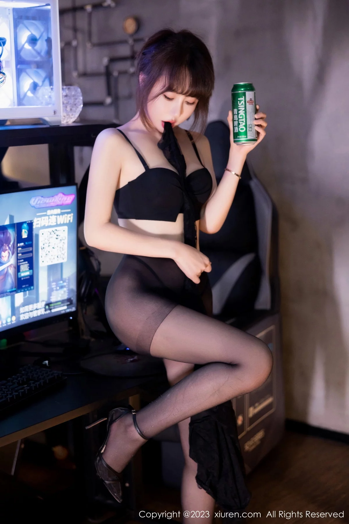 XiuRen第7751期_新人模特韩系学妹黑色网纹上衣露轻透内衣配超薄黑丝魅惑写真101P