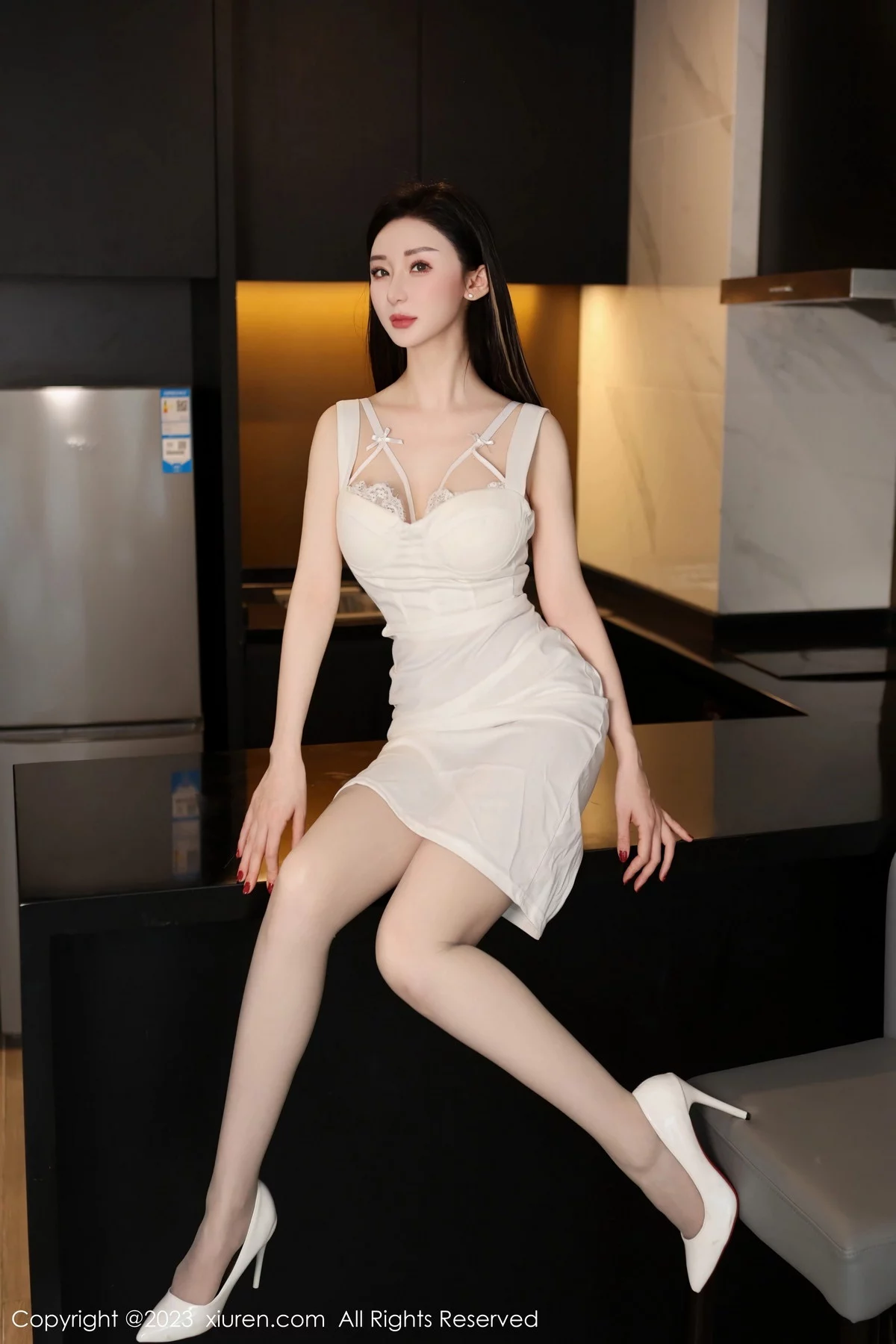 XiuRen第7756期_模特田兮白性感白色连衣短裙露白色蕾丝内衣秀丰腴身姿诱惑写真83P