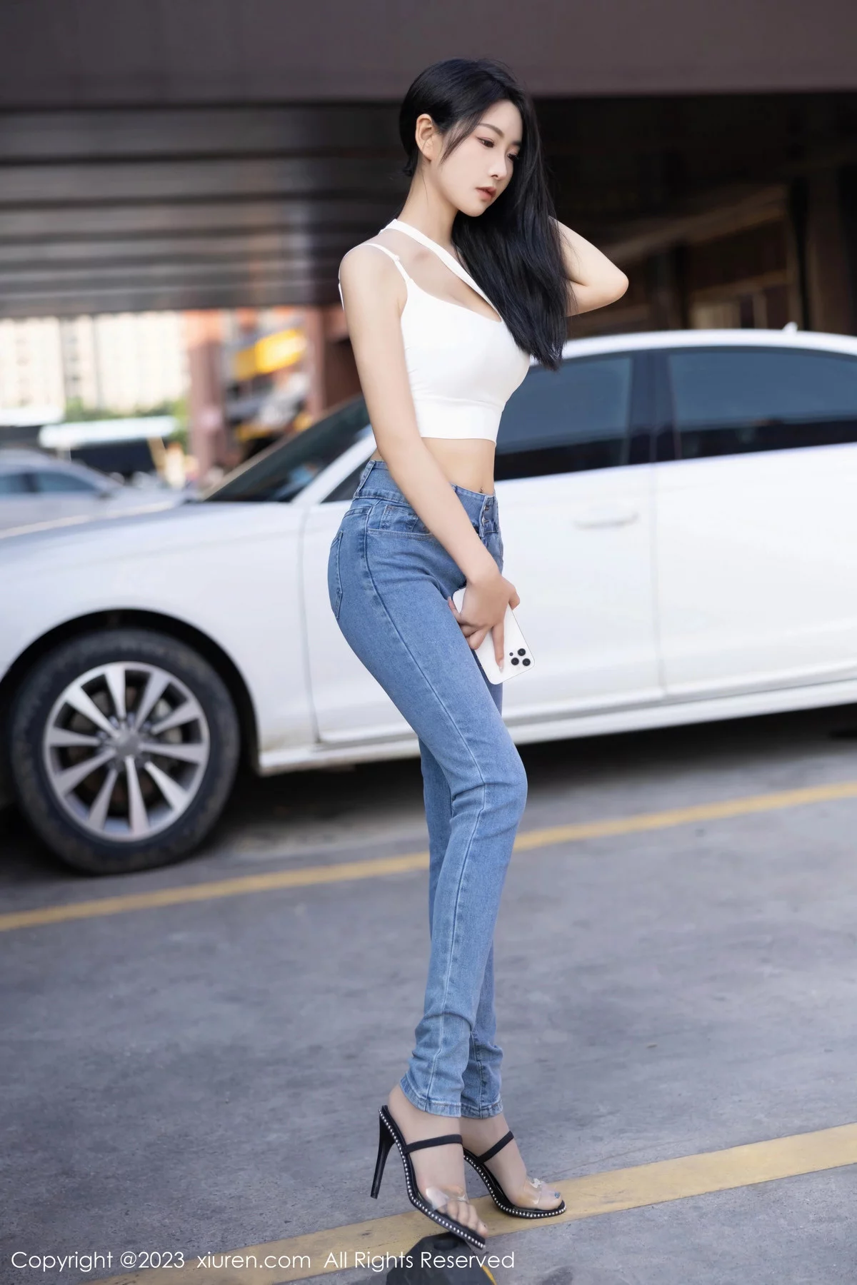 XiuRen第7781期_女神苏苏阿性感白色上衣配简约牛仔裤秀曼妙绝美身姿诱惑写真95P