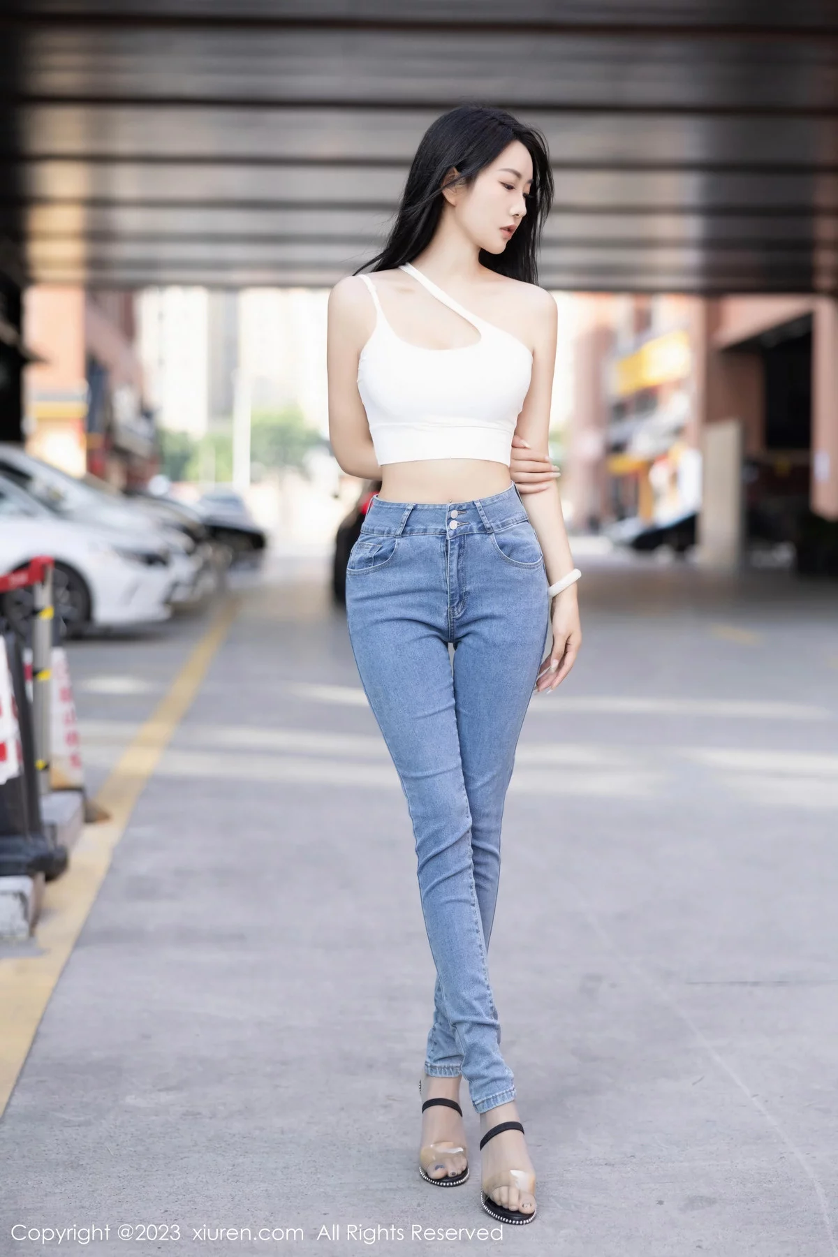 XiuRen第7781期_女神苏苏阿性感白色上衣配简约牛仔裤秀曼妙绝美身姿诱惑写真95P
