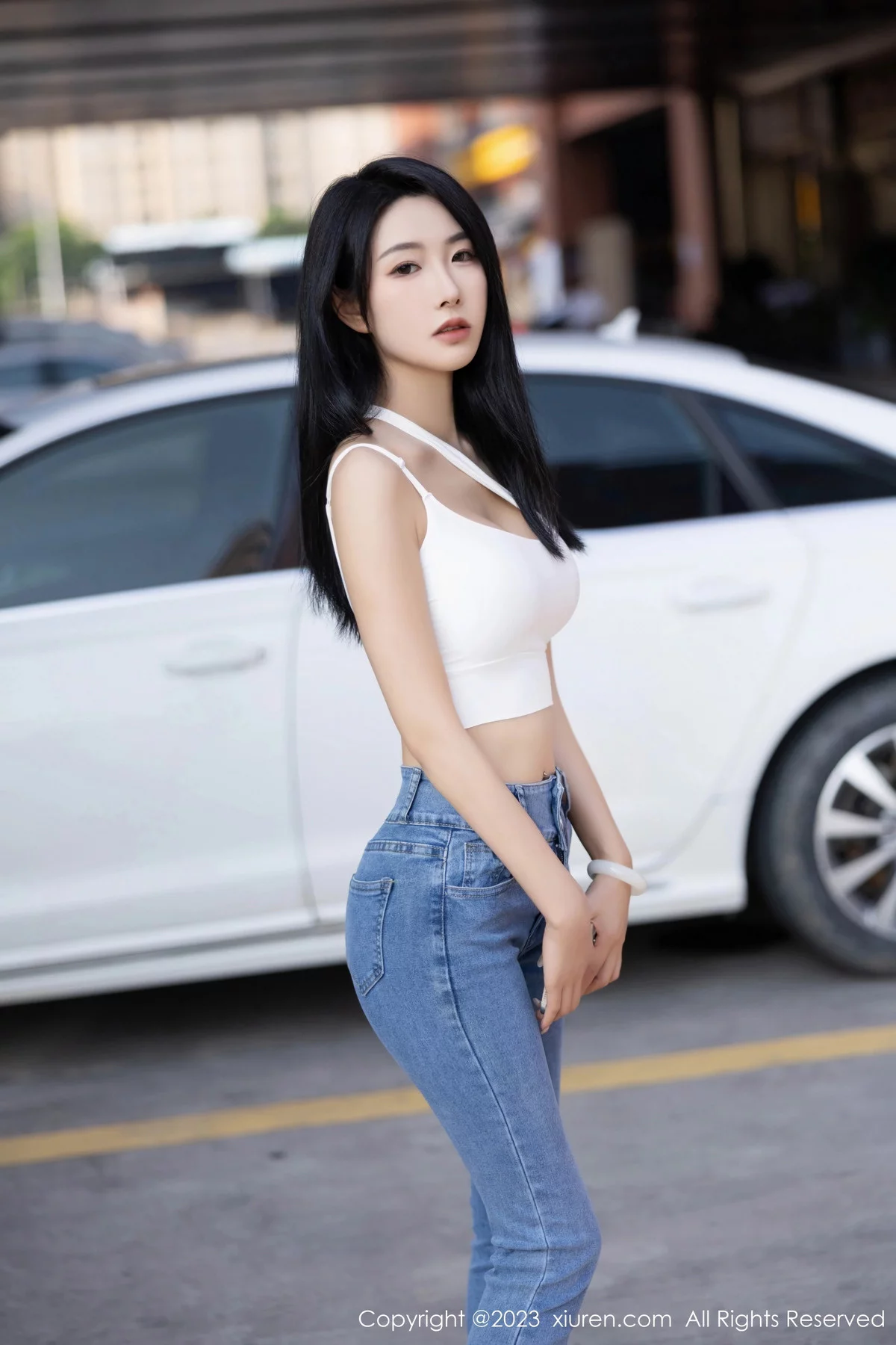 XiuRen第7781期_女神苏苏阿性感白色上衣配简约牛仔裤秀曼妙绝美身姿诱惑写真95P