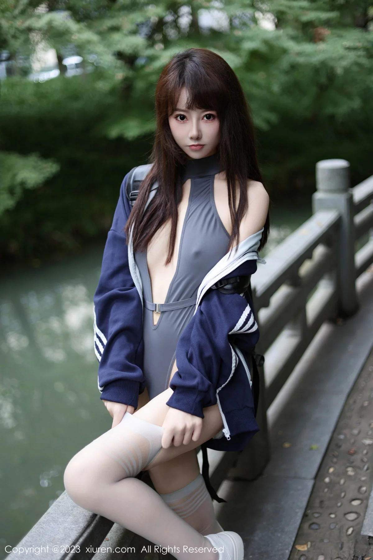 XiuRen第7784期_模特韩系学妹性感蓝色休闲服饰露灰色轻透连体内衣迷人诱惑写真69P