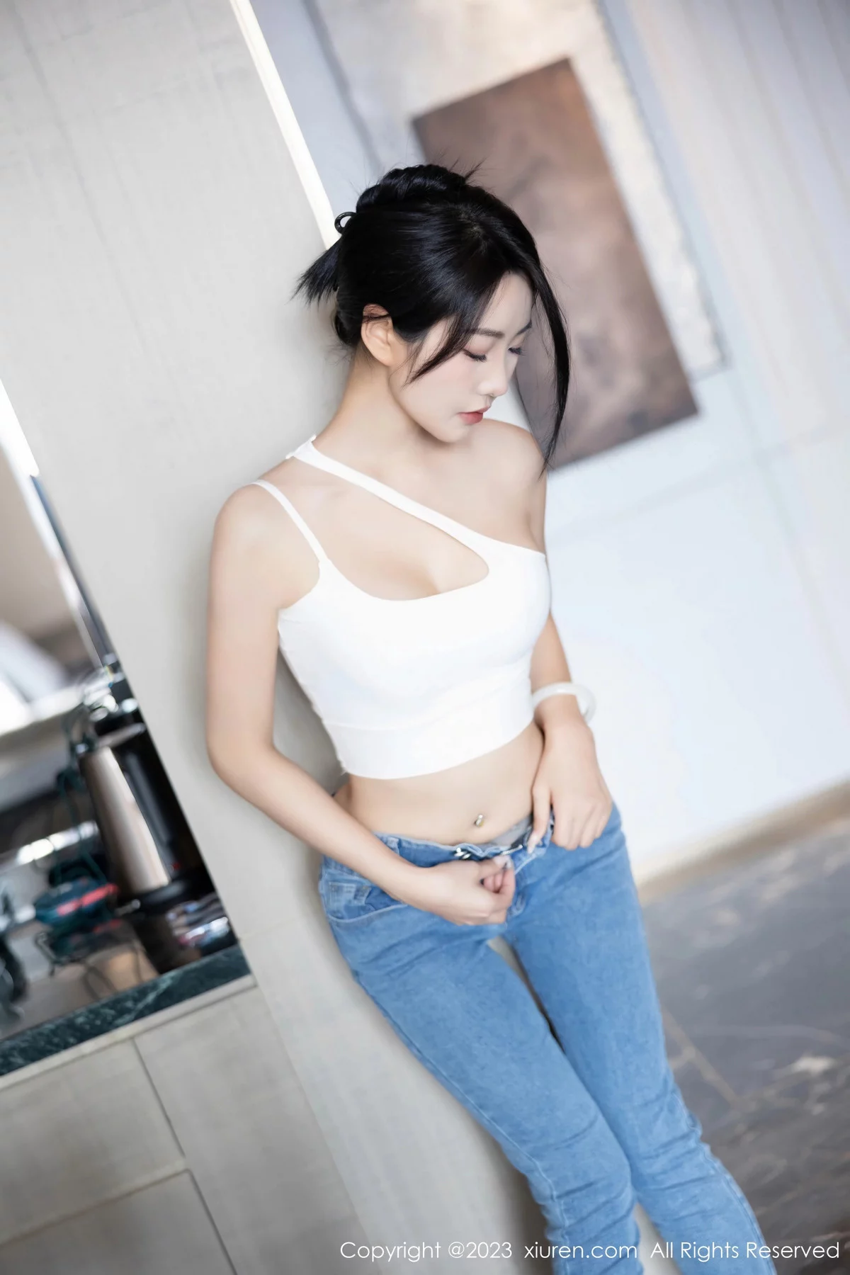 XiuRen第7781期_女神苏苏阿性感白色上衣配简约牛仔裤秀曼妙绝美身姿诱惑写真95P