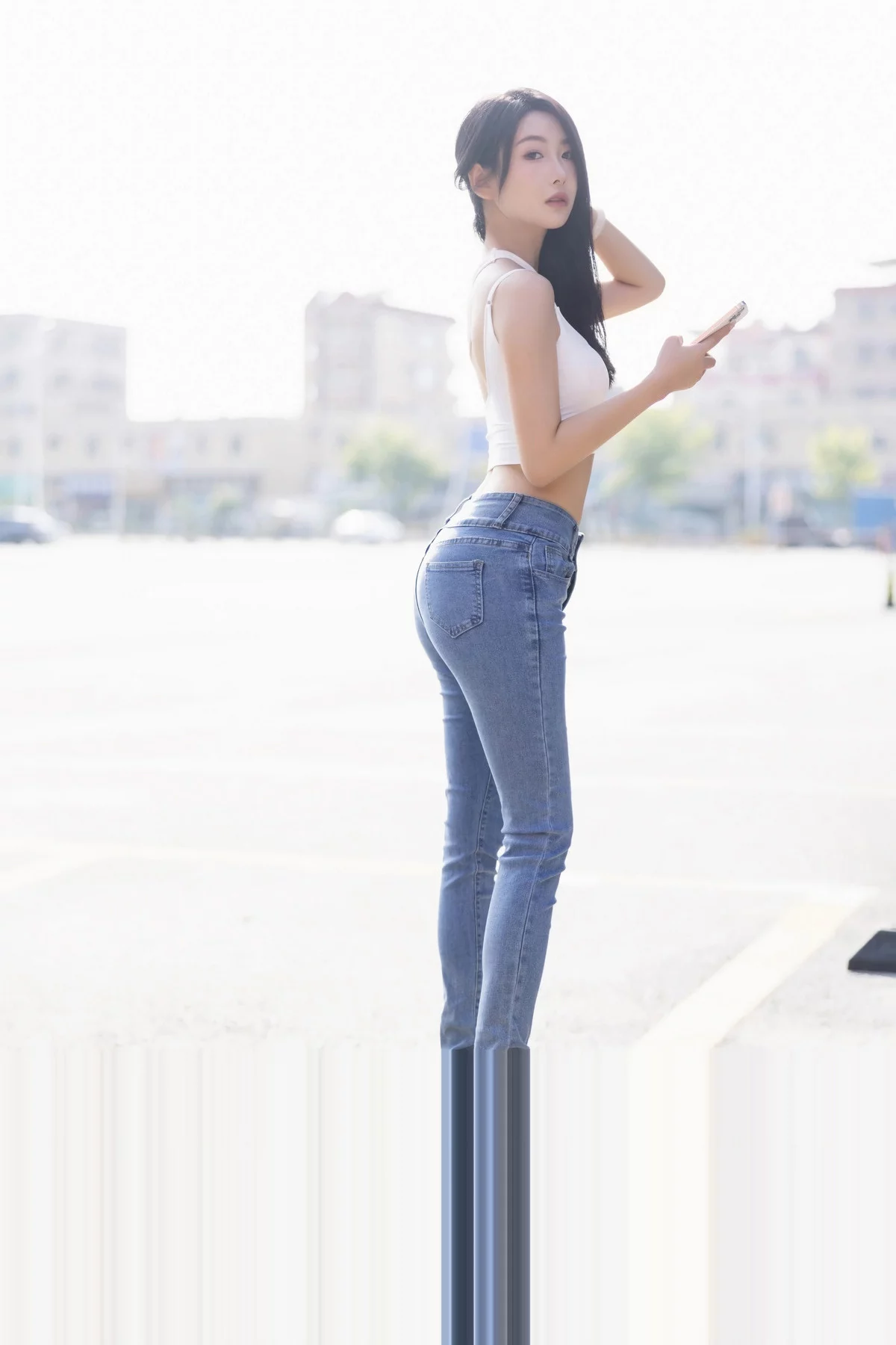 XiuRen第7781期_女神苏苏阿性感白色上衣配简约牛仔裤秀曼妙绝美身姿诱惑写真95P