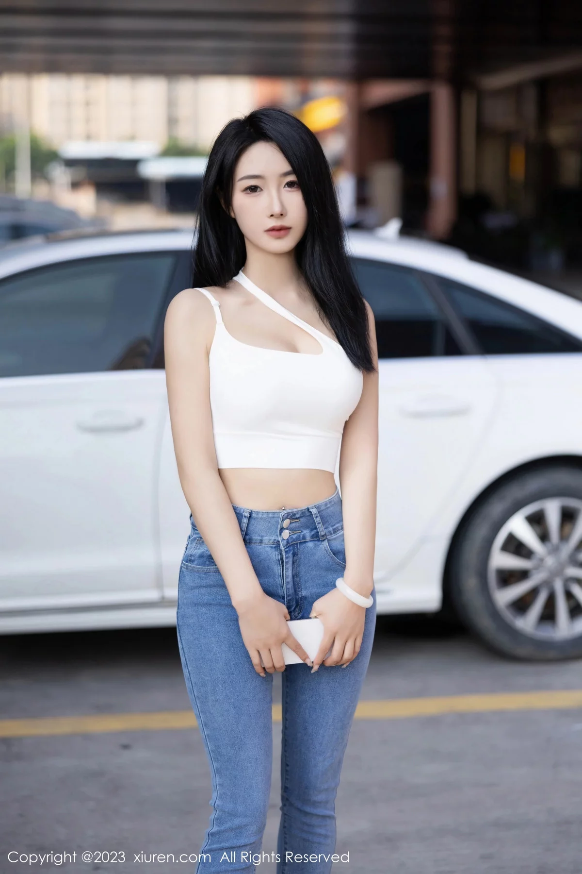 XiuRen第7781期_女神苏苏阿性感白色上衣配简约牛仔裤秀曼妙绝美身姿诱惑写真95P