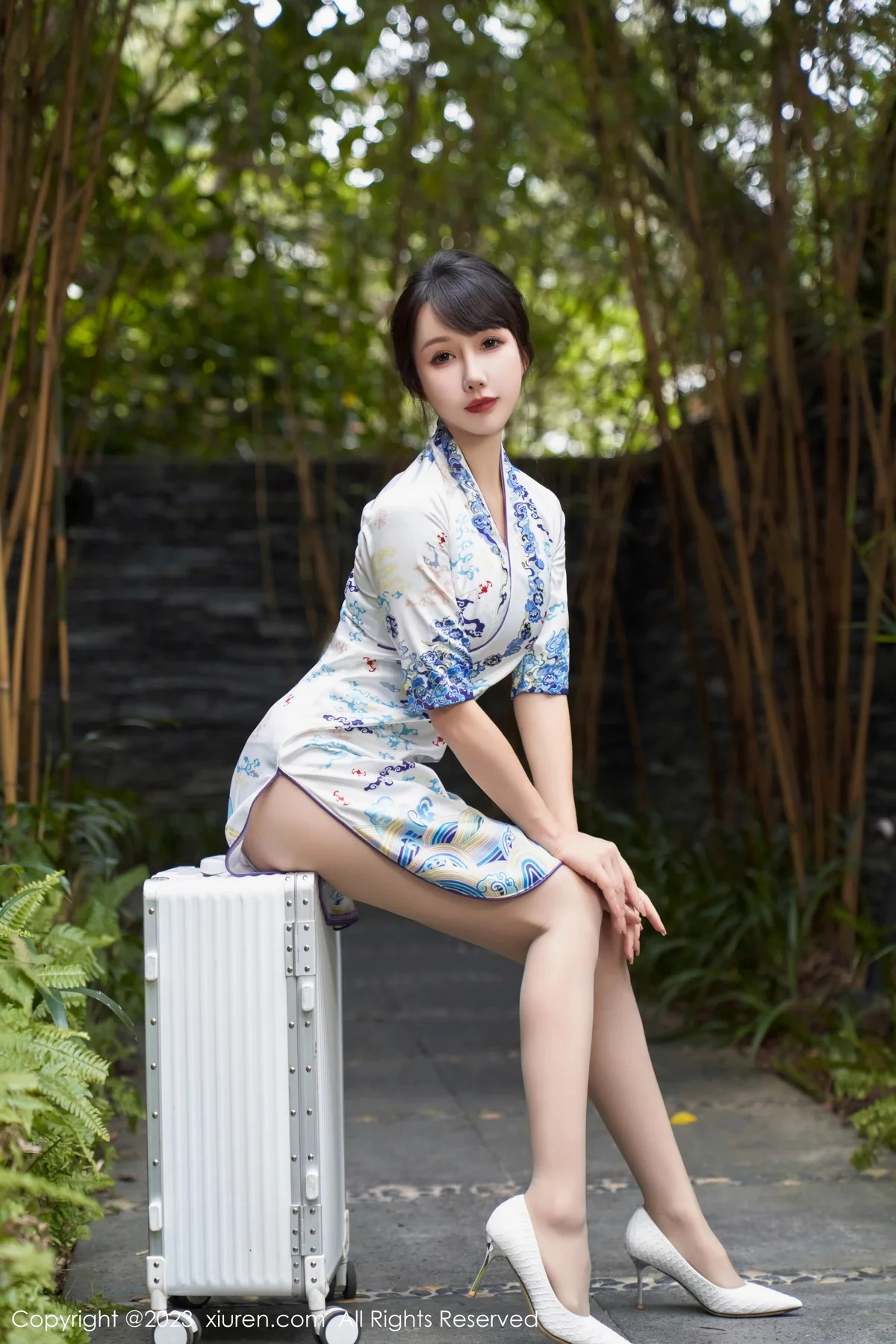 XiuRen第7804期_模特波巧酱空乘女友主题脱性感旗袍露白色情趣内衣惹火诱惑写真71P