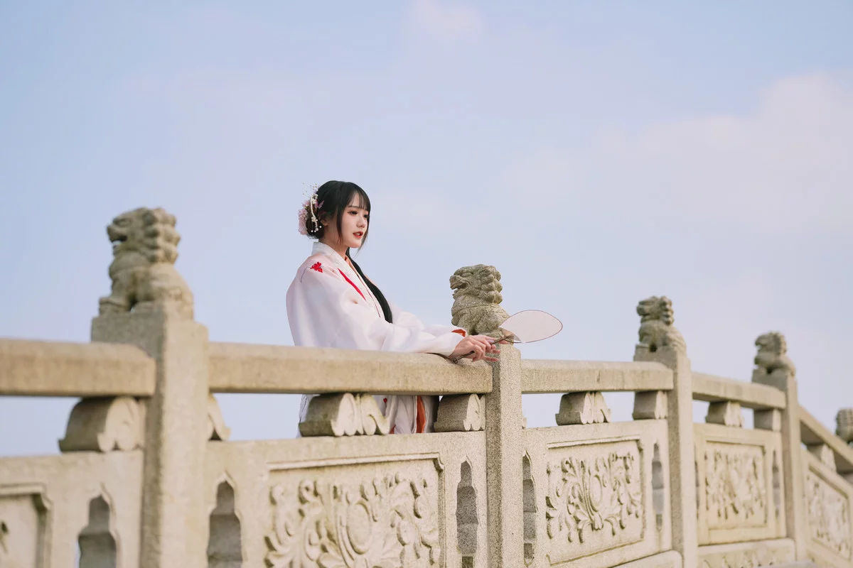 Coser美女兔子Zzz不吃胡萝卜红叶新赋主题古典风汉服装秀曼妙身姿靓丽迷人写真36P