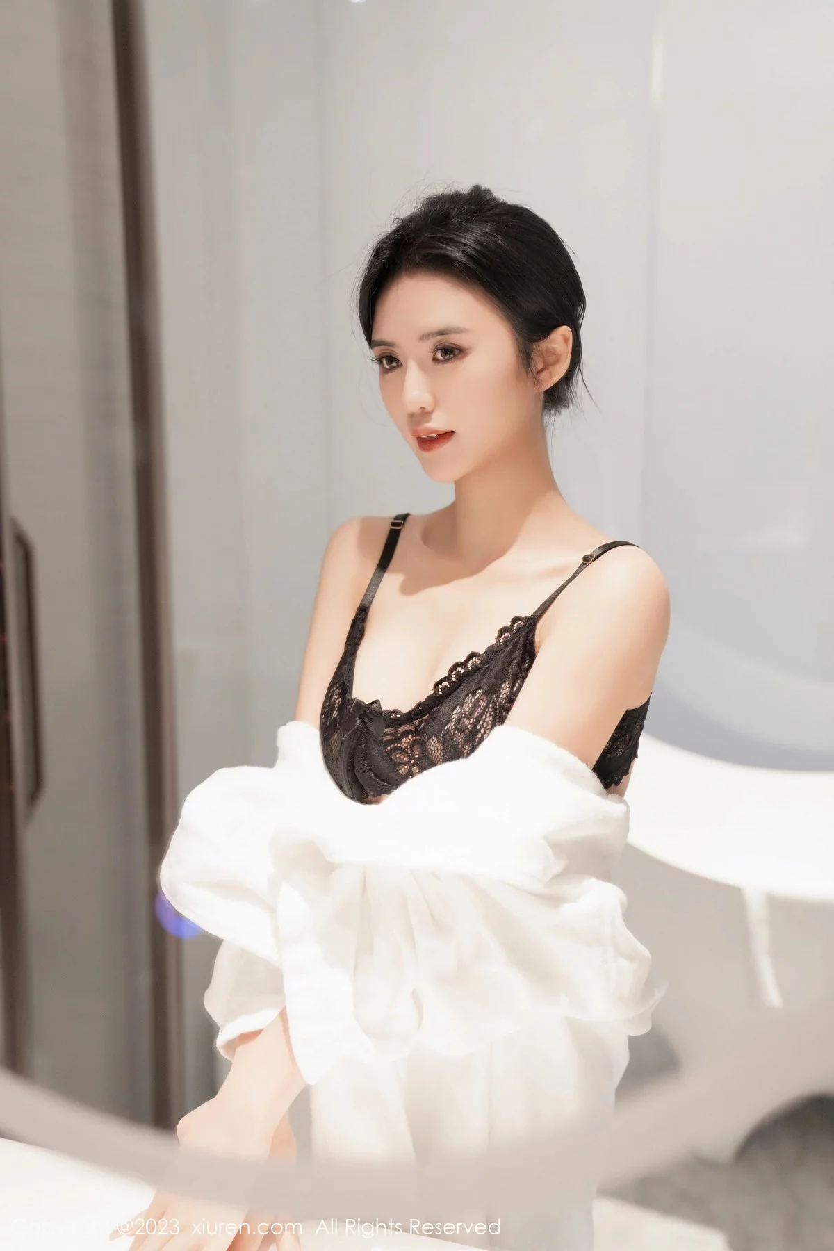 XiuRen第7808期_模特浅浅Danny浴室场景性感黑色蕾丝内衣配黑丝吊袜诱惑写真85P