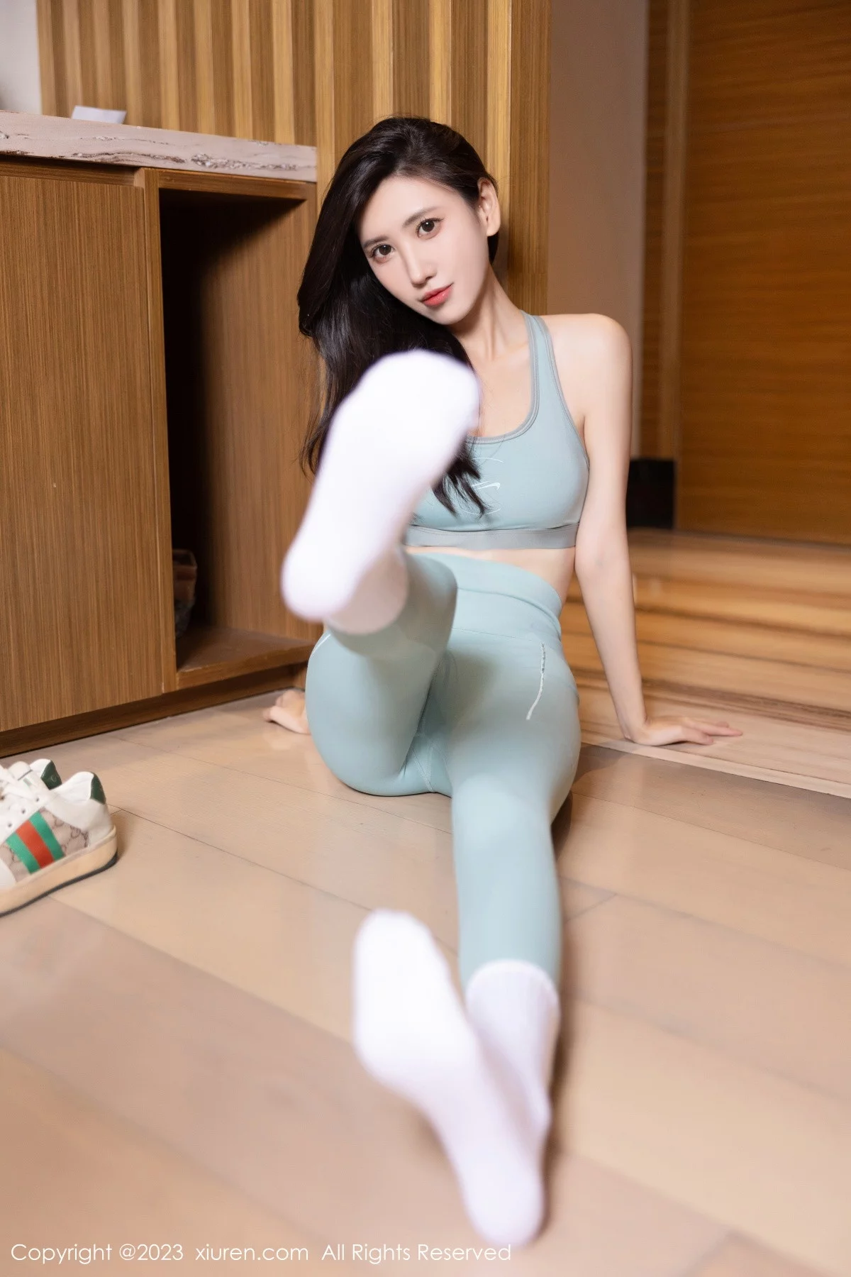 XiuRen第7810期_模特章芃芃健身场所性感绿灰运动瑜伽服饰秀完美身材诱惑写真80P
