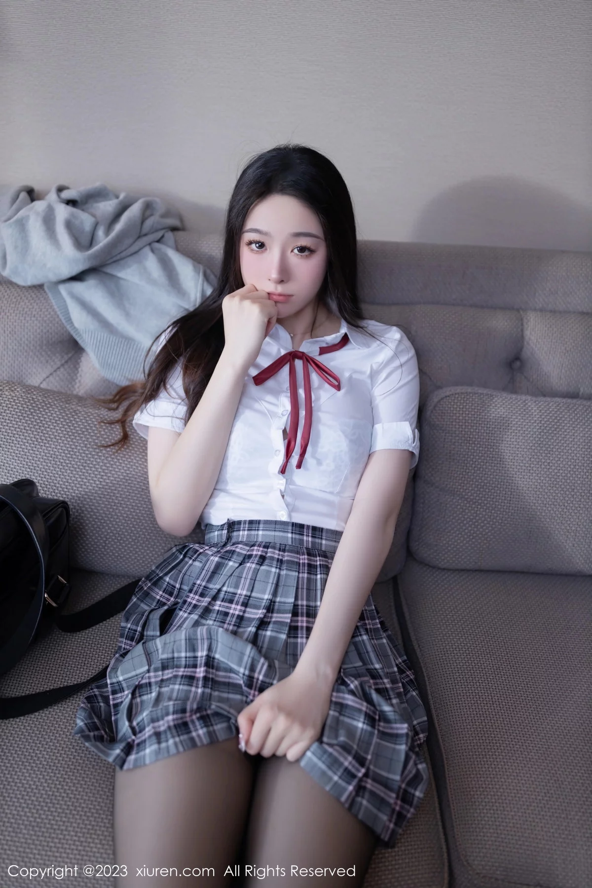 XiuRen第7809期_模特小逗逗性感学妹制服露薄纱蕾丝情趣内衣秀曼妙身姿诱惑写真77P