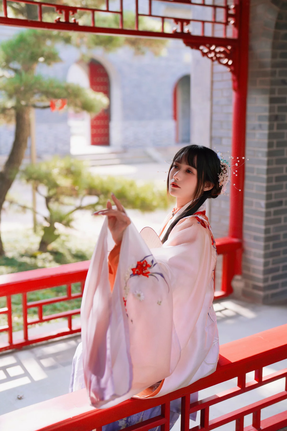 Coser美女兔子Zzz不吃胡萝卜红叶新赋主题古典风汉服装秀曼妙身姿靓丽迷人写真36P