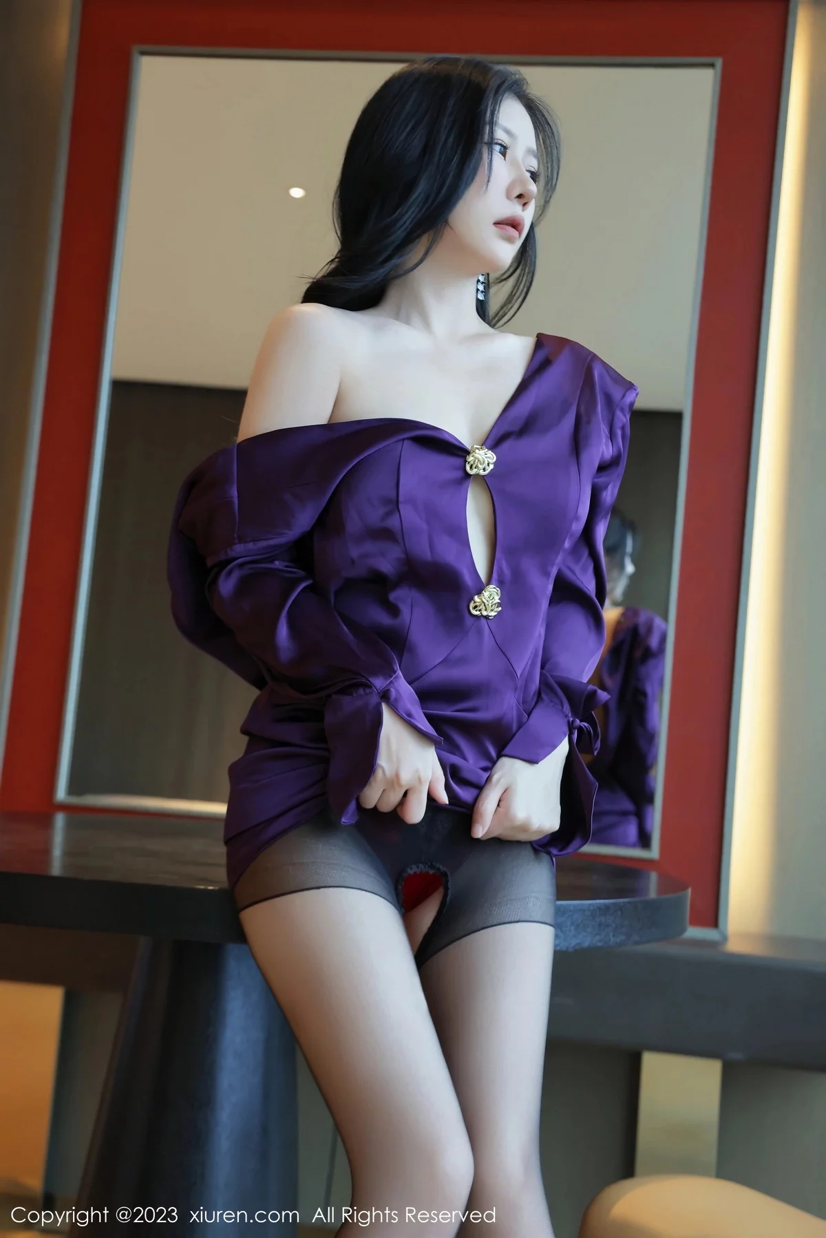 XiuRen第7700期_模特尹甜甜性感紫色服饰露红色内裤配开档黑丝秀翘臀诱惑写真75P