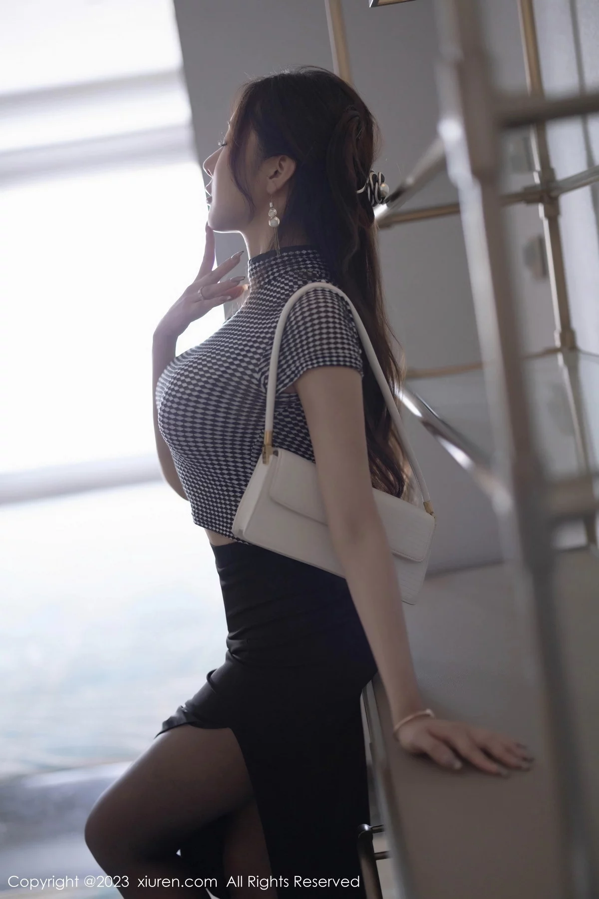 XiuRen第7703期_女神王馨瑶yanni性感玫红色内衣配超薄无内黑丝惹火诱惑写真81P