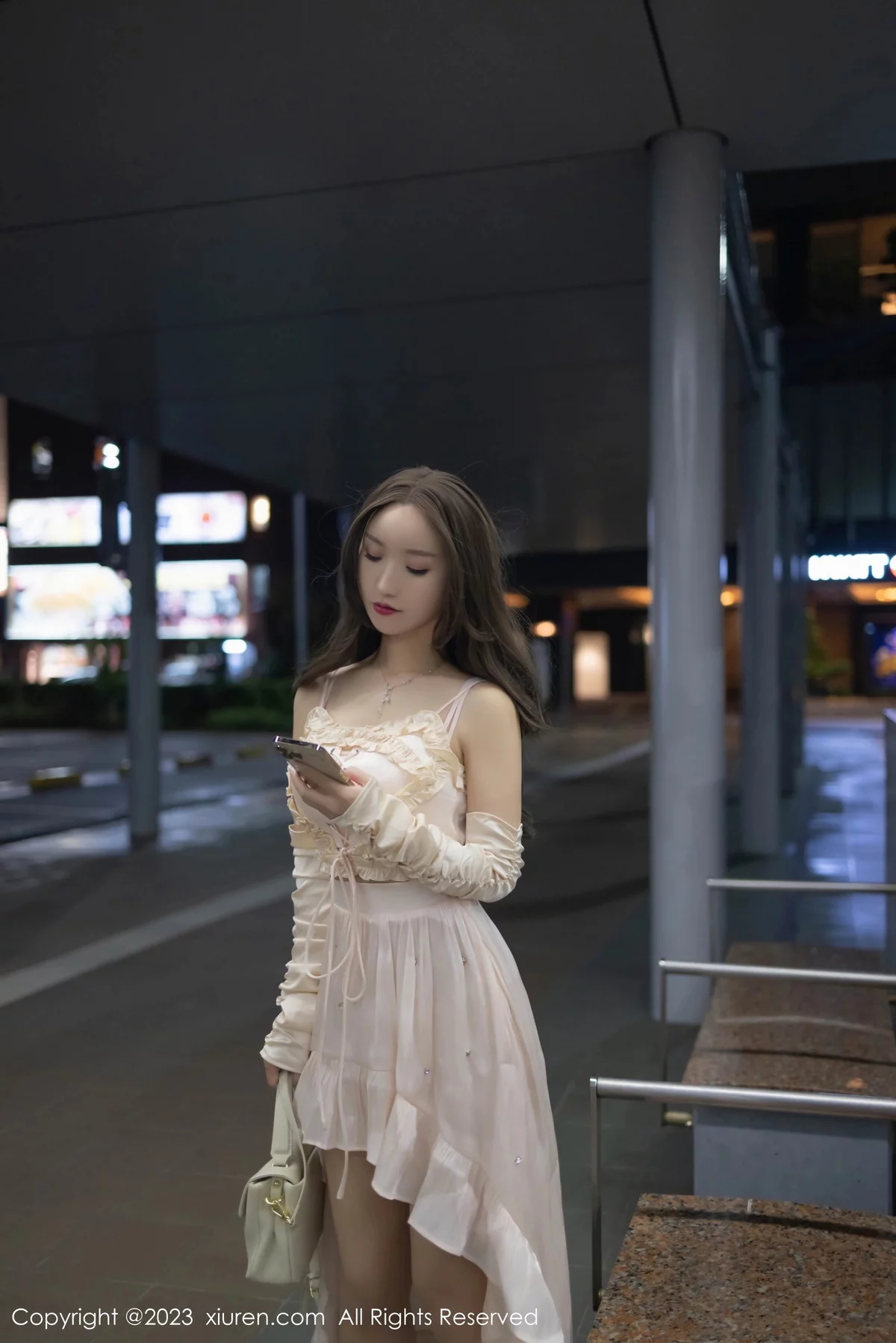 XiuRen第7702期_模特杏子Yada角色扮演性感米色长裙露米色内衣完美诱惑写真80P