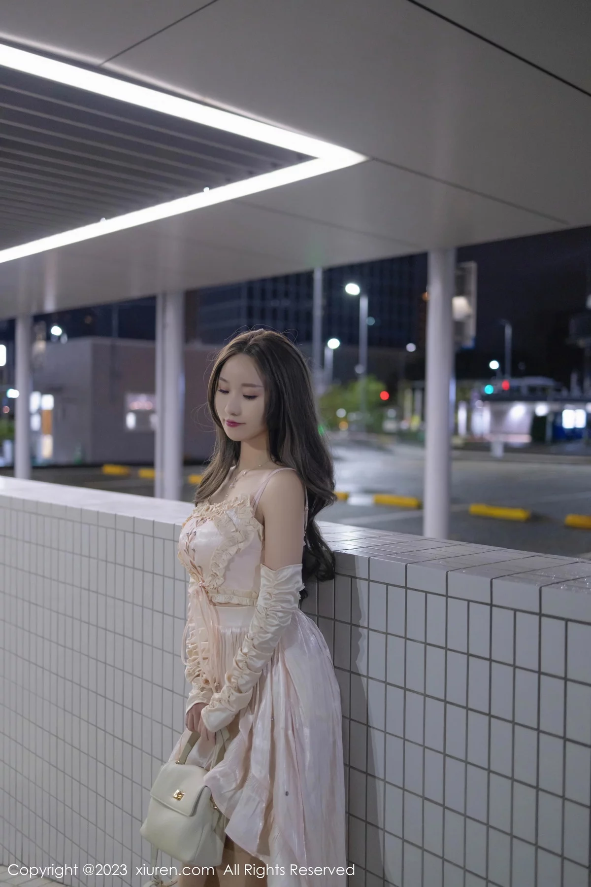 XiuRen第7702期_模特杏子Yada角色扮演性感米色长裙露米色内衣完美诱惑写真80P