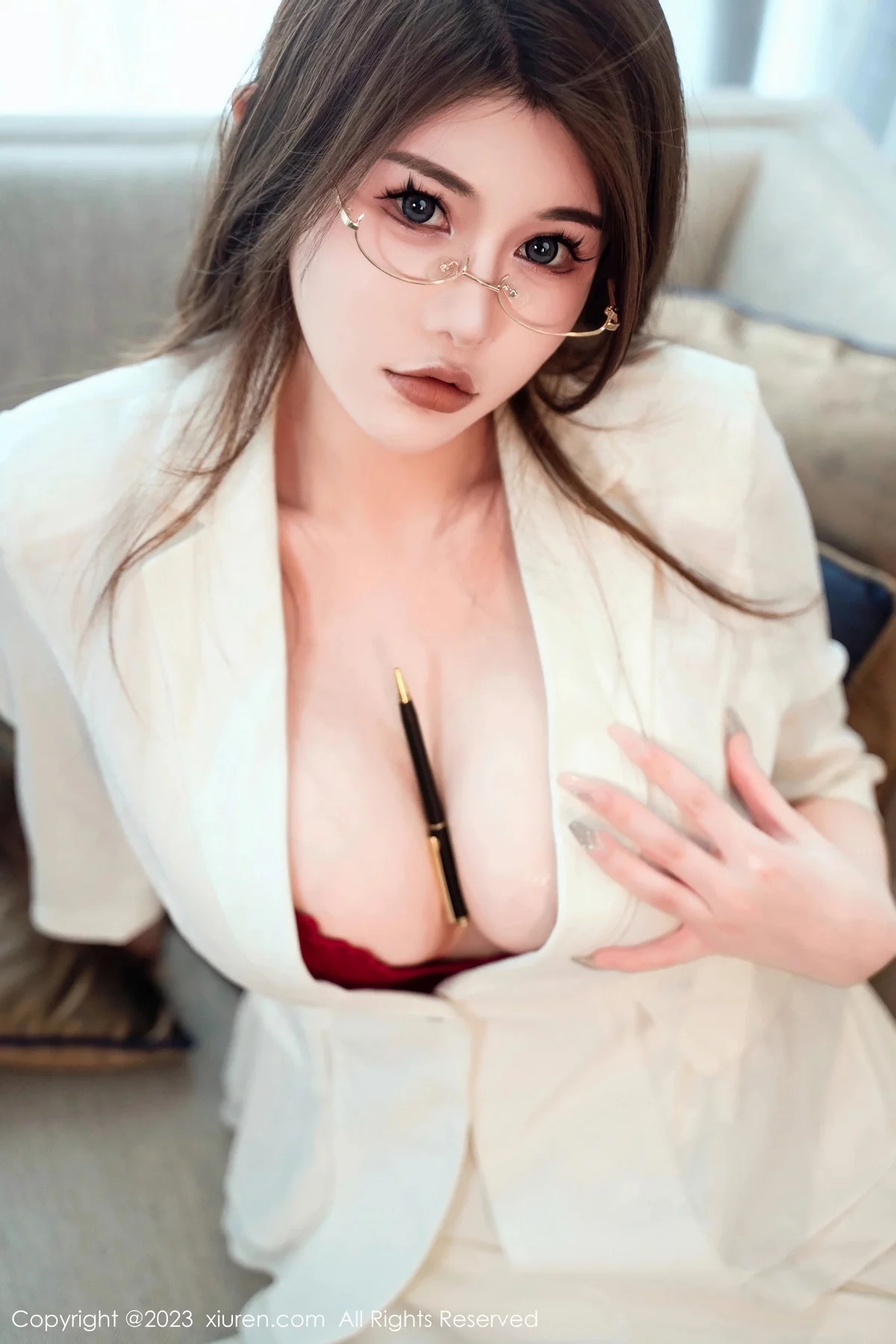XiuRen第7706期_模特甜妮性感白色OL西装露红色蕾丝内衣秀丰满身材惹火诱惑写真62P
