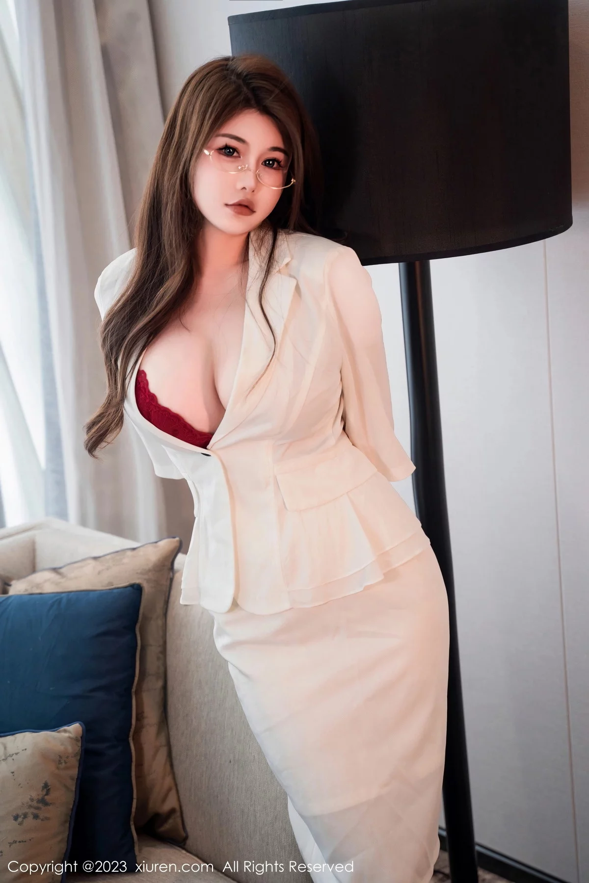 XiuRen第7706期_模特甜妮性感白色OL西装露红色蕾丝内衣秀丰满身材惹火诱惑写真62P