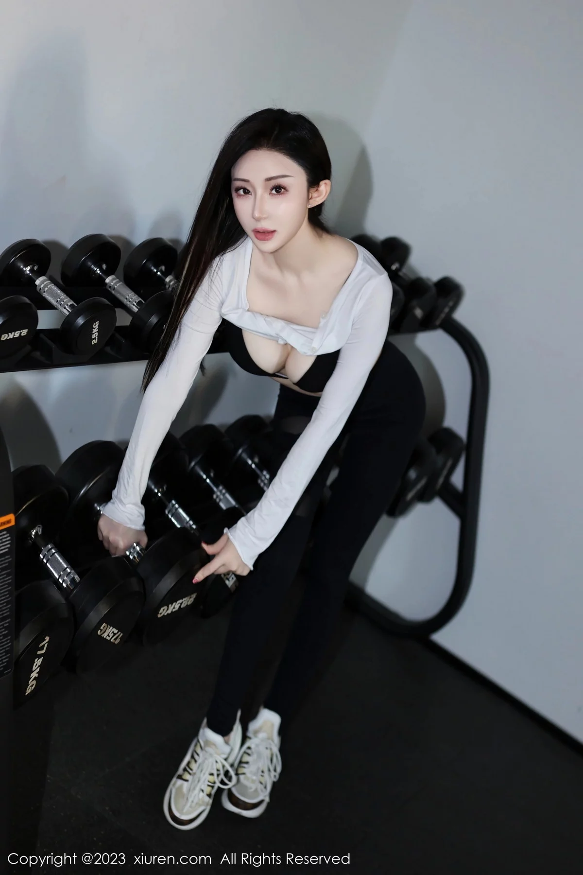 XiuRen第7705期_模特田兮白脱白色上衣露性感黑色比基尼服饰秀完美身材诱惑写真89P