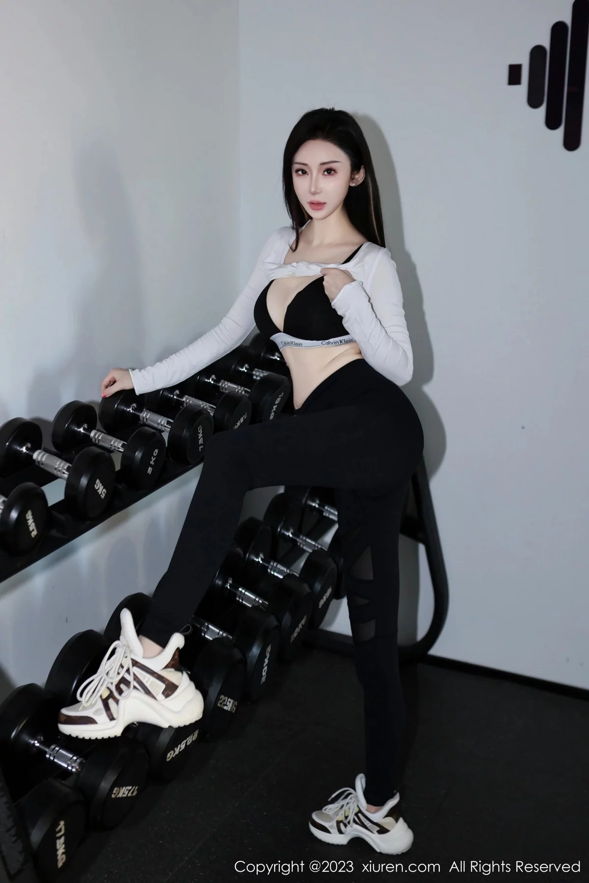 XiuRen第7705期_模特田兮白脱白色上衣露性感黑色比基尼服饰秀完美身材诱惑写真89P