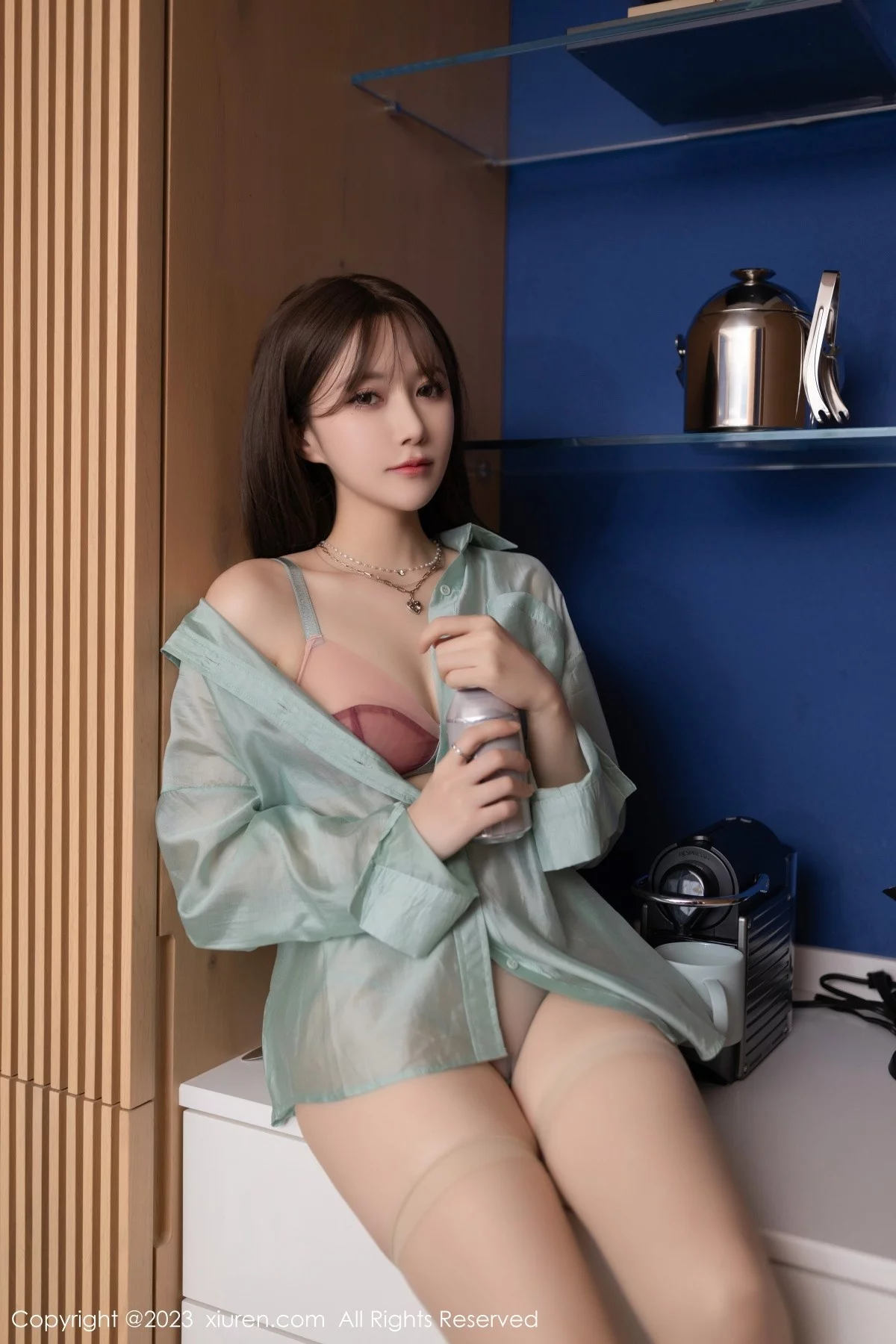XiuRen第7721期_模特鱼子酱Fish性感红灰色内衣配原色丝袜秀曼妙身姿迷人写真79P