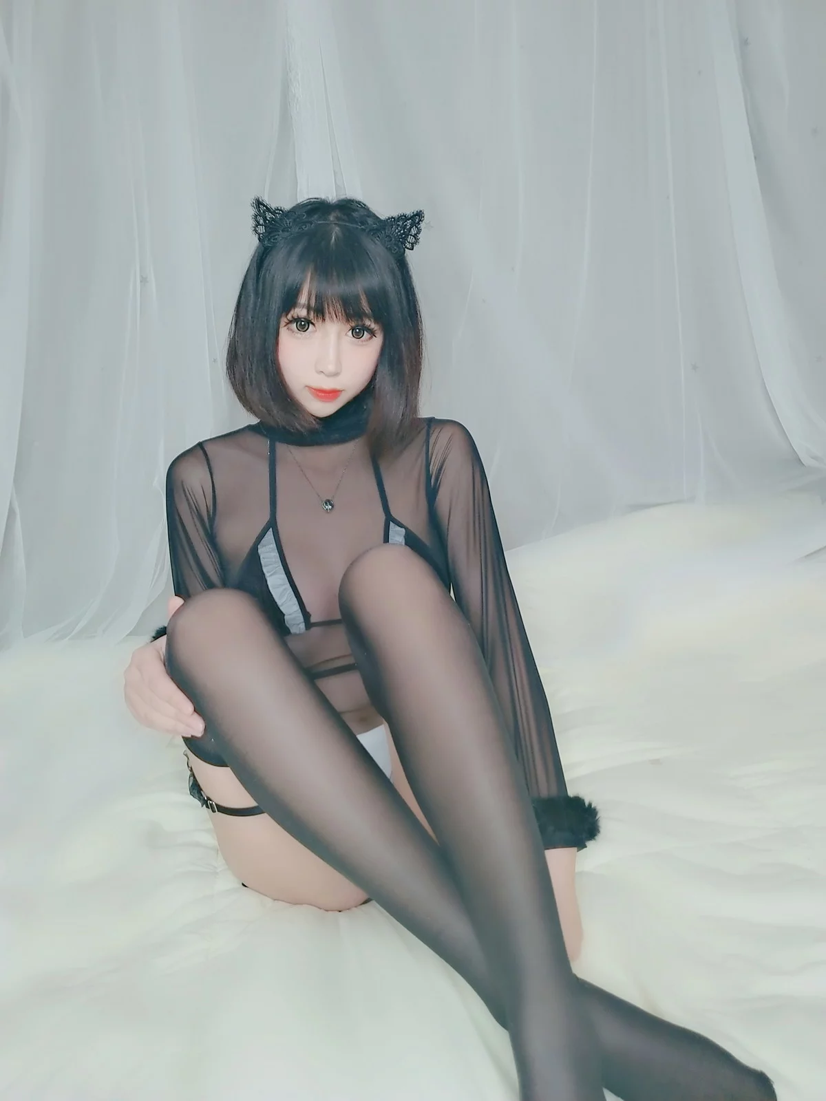 Coser美女小酥酱黑猫主题私房性感黑丝薄透女仆装配黑丝袜秀曼妙身姿诱惑写真40P
