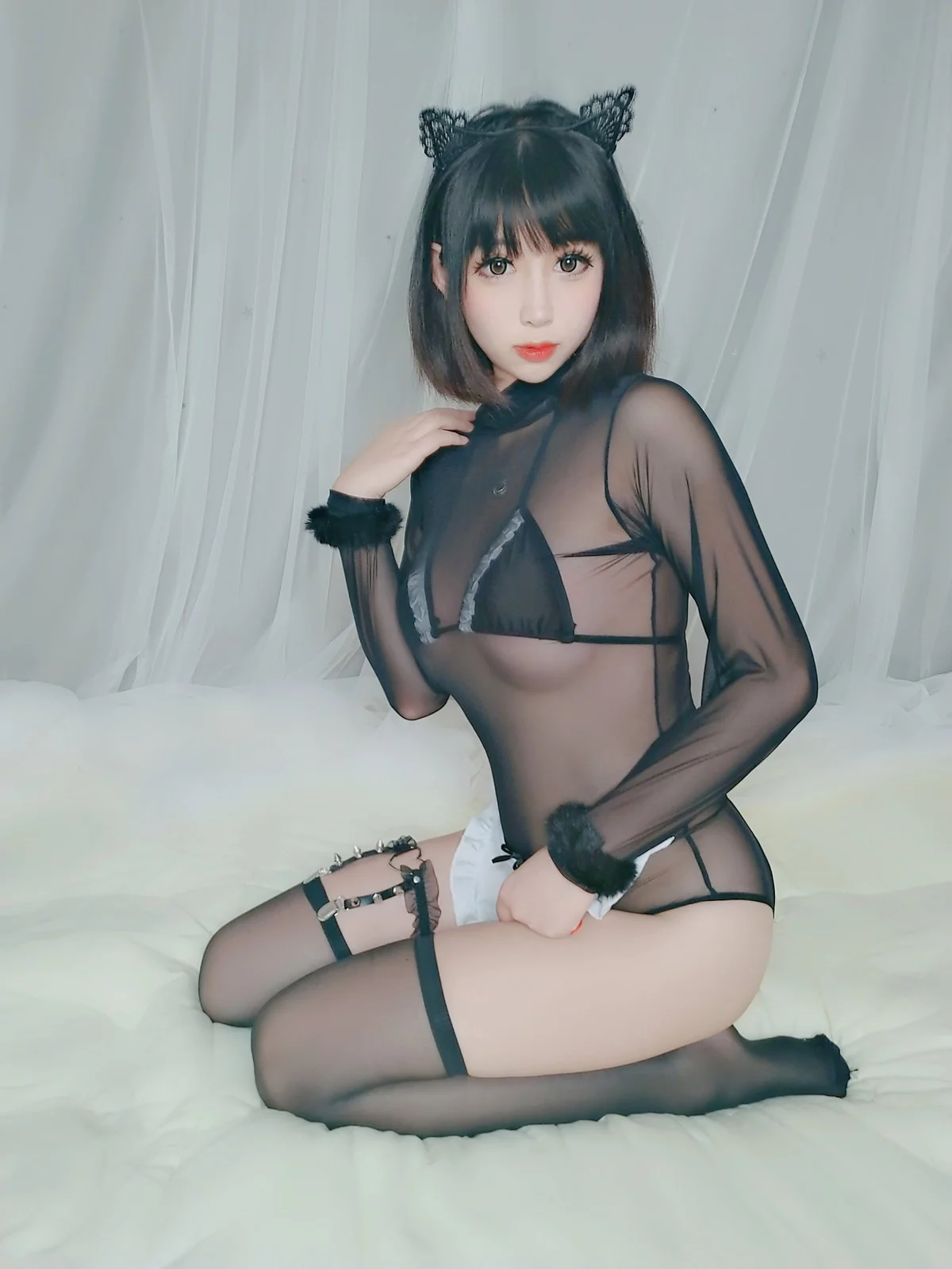 Coser美女小酥酱黑猫主题私房性感黑丝薄透女仆装配黑丝袜秀曼妙身姿诱惑写真40P