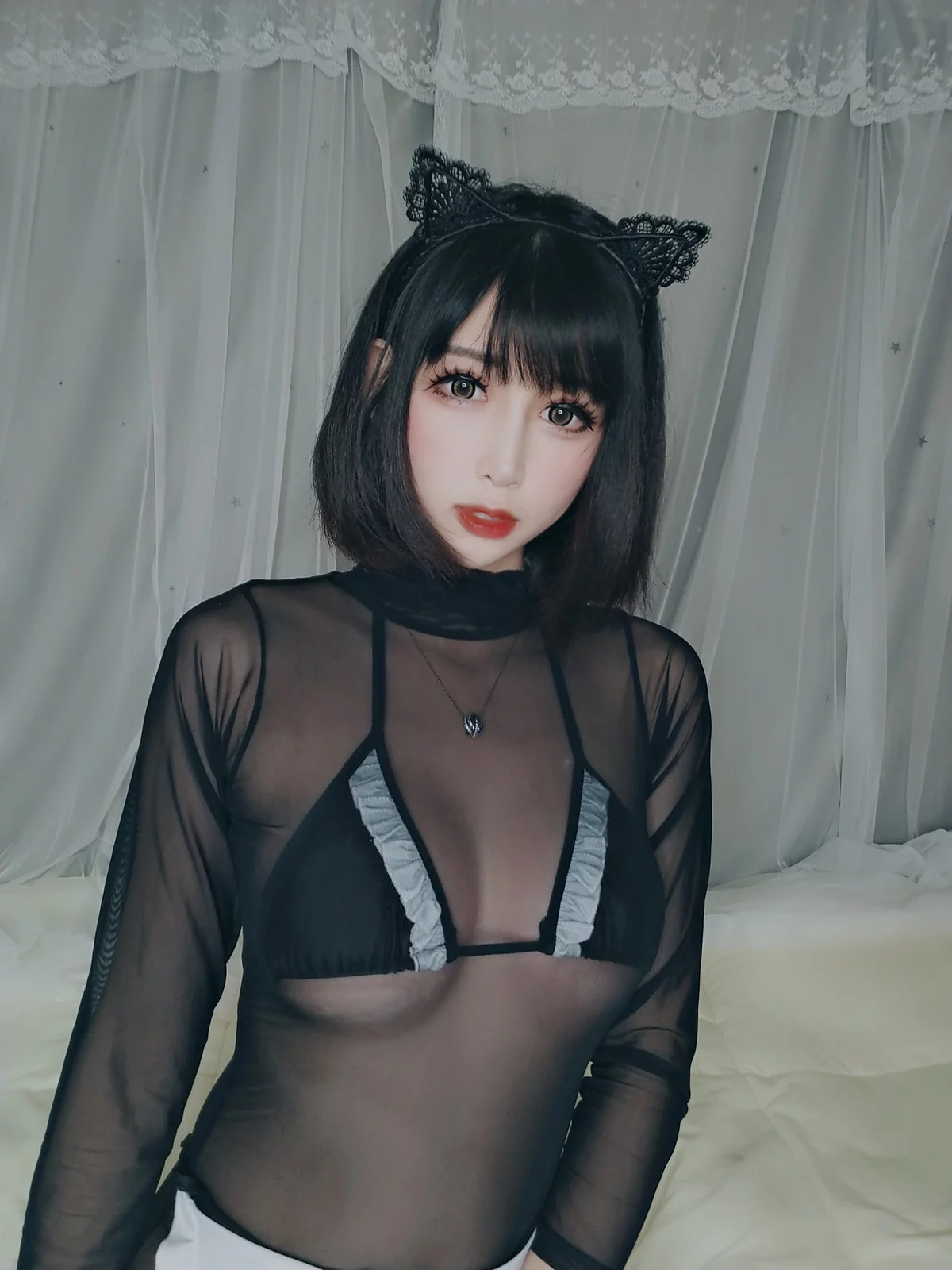 Coser美女小酥酱黑猫主题私房性感黑丝薄透女仆装配黑丝袜秀曼妙身姿诱惑写真40P