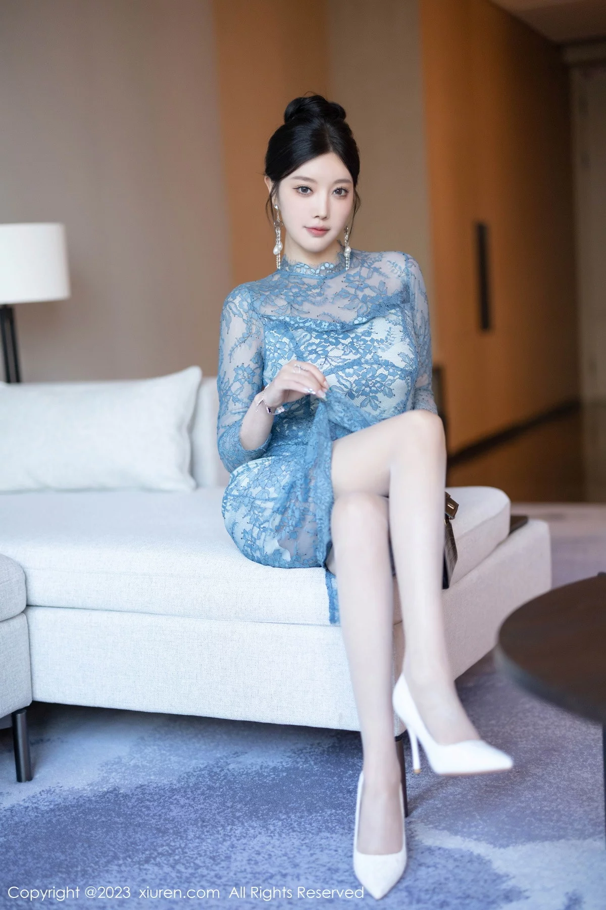XiuRen第7732期_女神杨晨晨蓝灰色薄纱旗袍+性感淡蓝情趣服秀惹火身材诱惑写真82P
