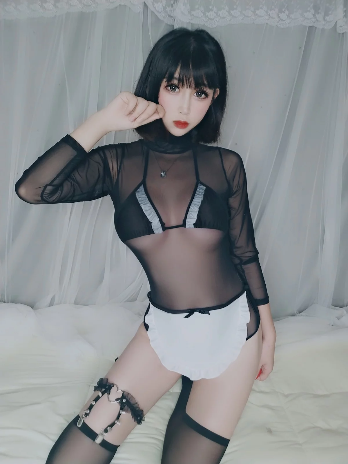 Coser美女小酥酱黑猫主题私房性感黑丝薄透女仆装配黑丝袜秀曼妙身姿诱惑写真40P