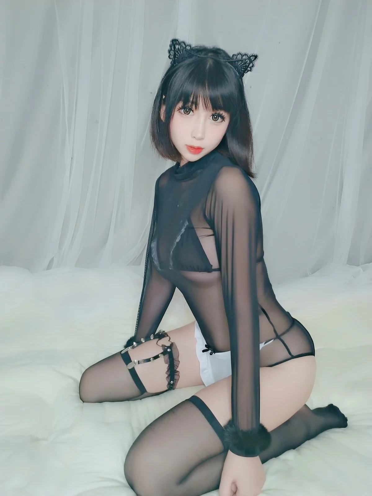 Coser美女小酥酱黑猫主题私房性感黑丝薄透女仆装配黑丝袜秀曼妙身姿诱惑写真40P