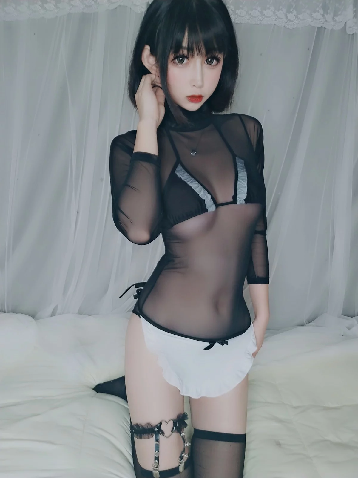 Coser美女小酥酱黑猫主题私房性感黑丝薄透女仆装配黑丝袜秀曼妙身姿诱惑写真40P