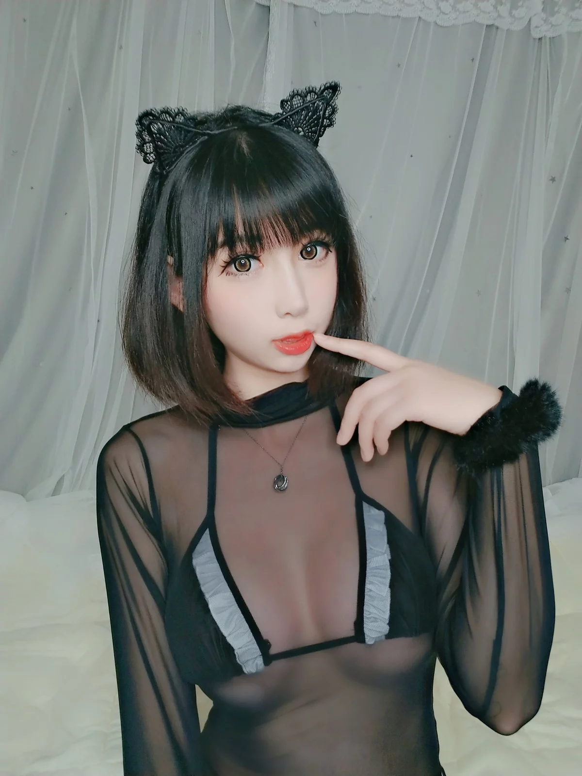 Coser美女小酥酱黑猫主题私房性感黑丝薄透女仆装配黑丝袜秀曼妙身姿诱惑写真40P