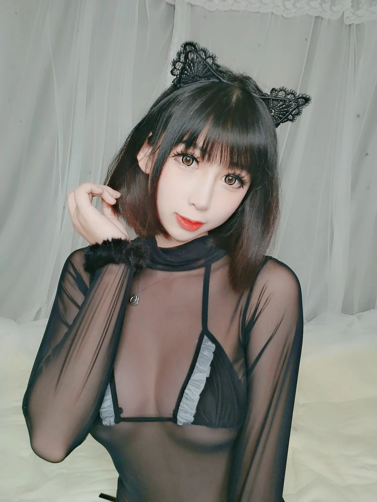 Coser美女小酥酱黑猫主题私房性感黑丝薄透女仆装配黑丝袜秀曼妙身姿诱惑写真40P