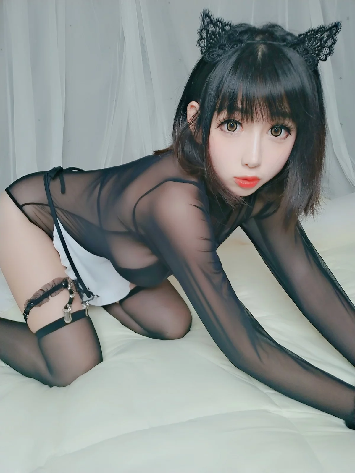 Coser美女小酥酱黑猫主题私房性感黑丝薄透女仆装配黑丝袜秀曼妙身姿诱惑写真40P