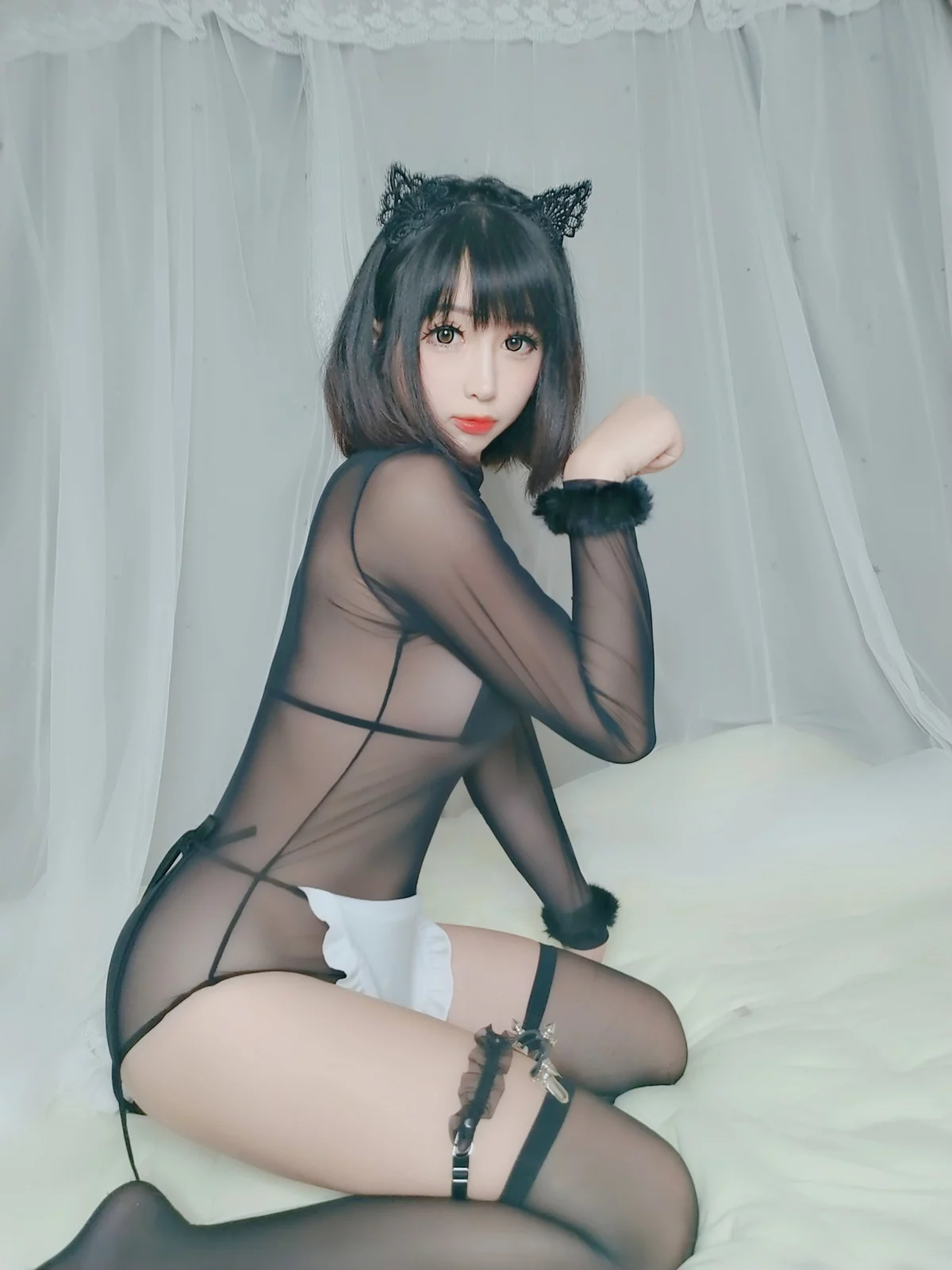 Coser美女小酥酱黑猫主题私房性感黑丝薄透女仆装配黑丝袜秀曼妙身姿诱惑写真40P