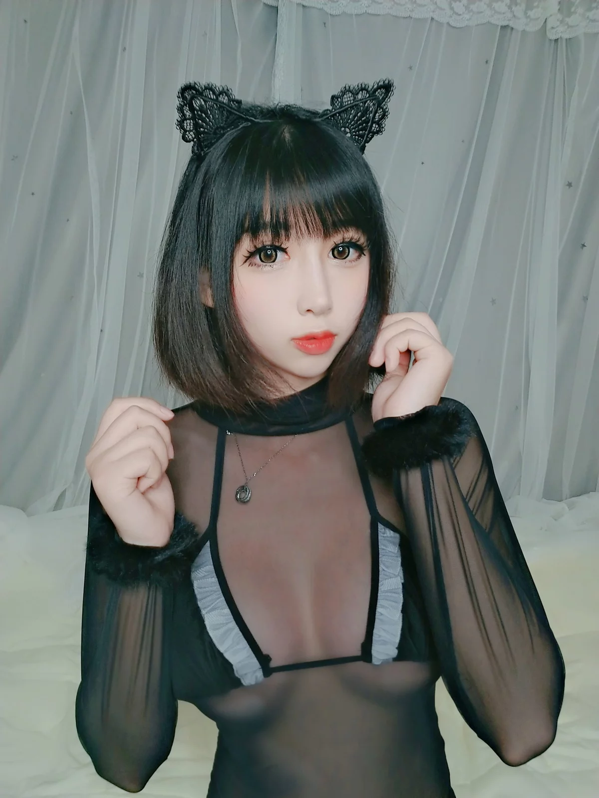 Coser美女小酥酱黑猫主题私房性感黑丝薄透女仆装配黑丝袜秀曼妙身姿诱惑写真40P